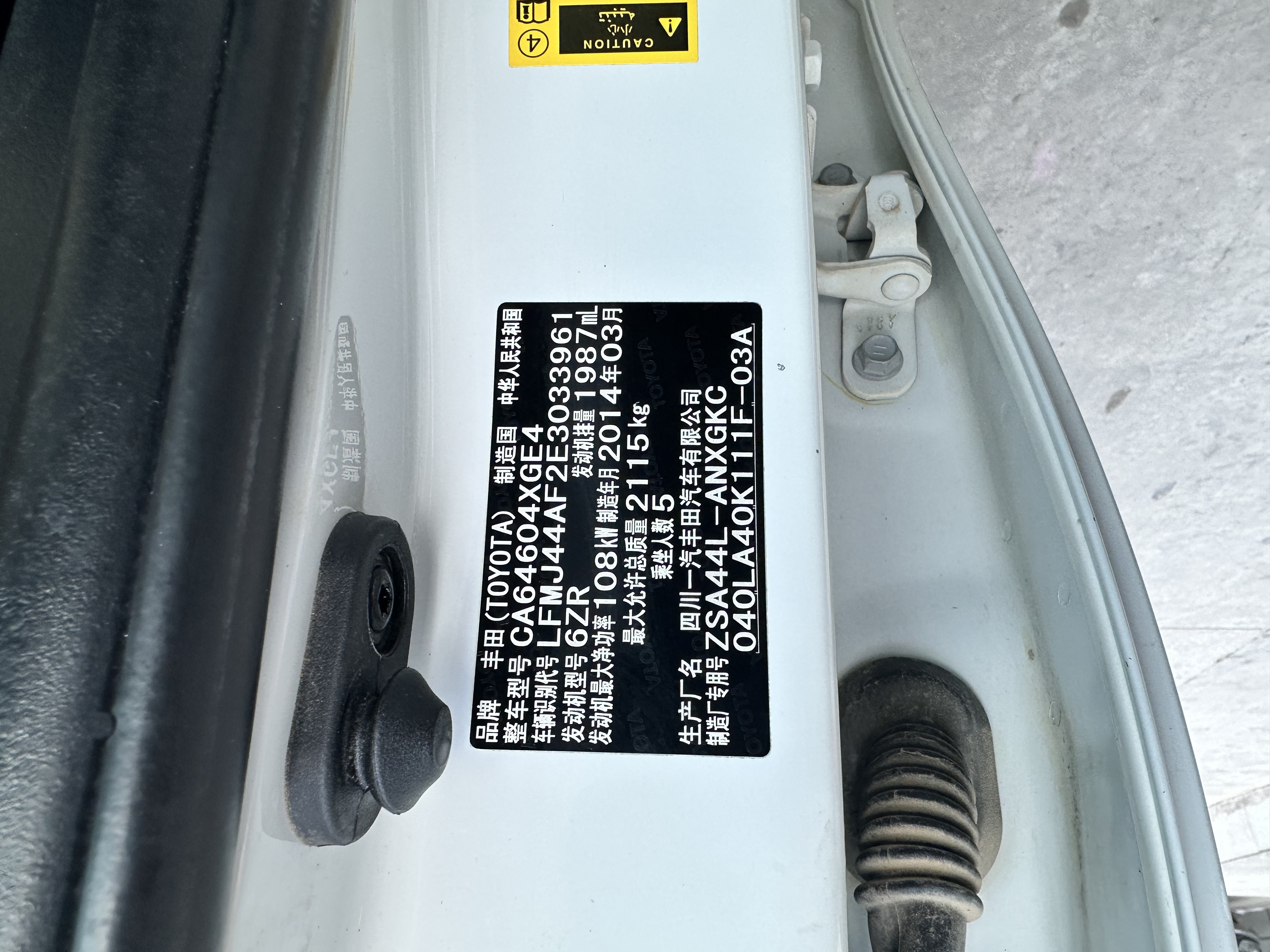 Toyota RAV4 2014 immagine di auto #13