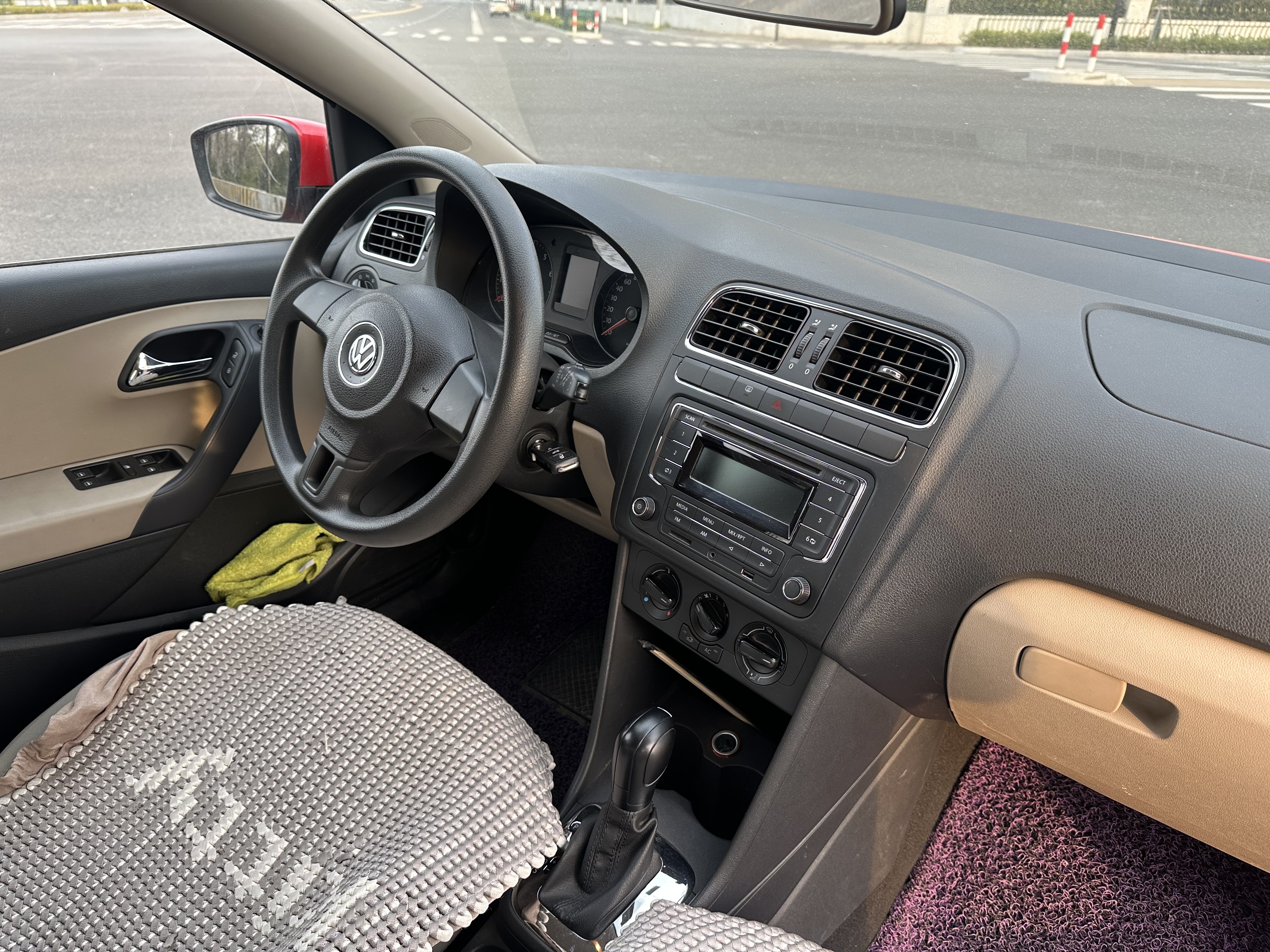 Polo 2014 car image #13