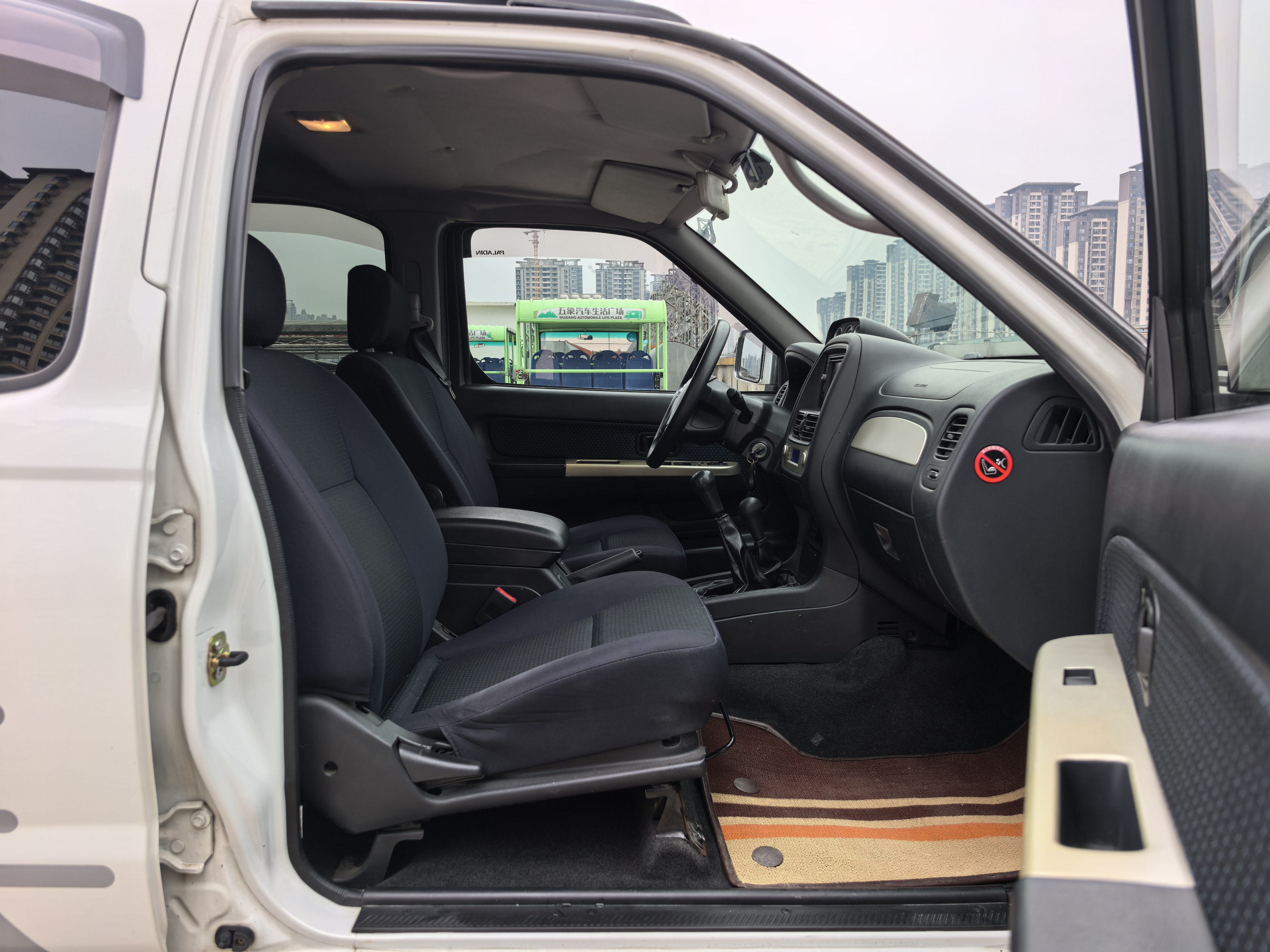 日产 日产帕拉丁 2013 汽车图片 #13