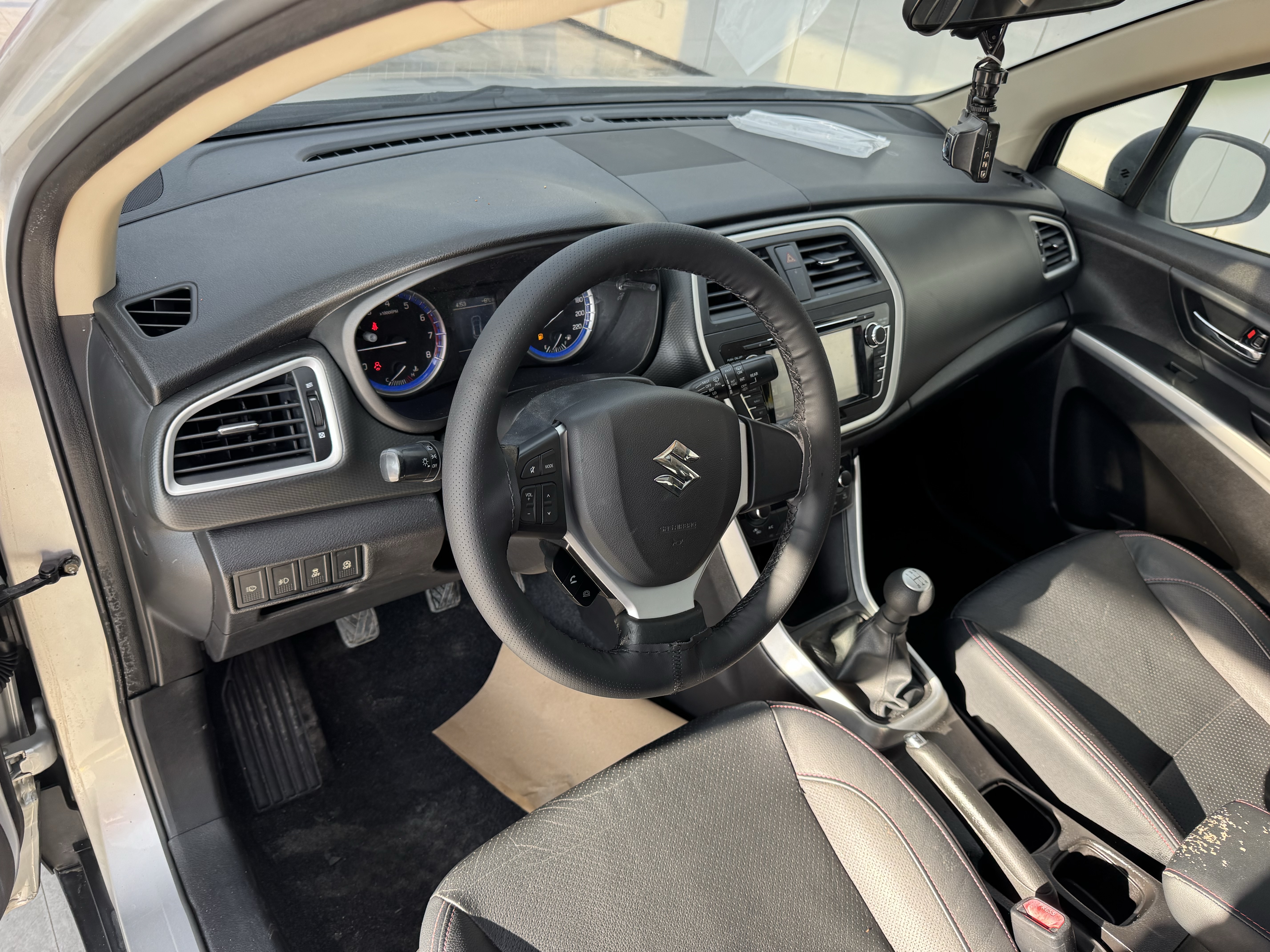 Suzuki S-Cross 2016 صورة سيارة #13