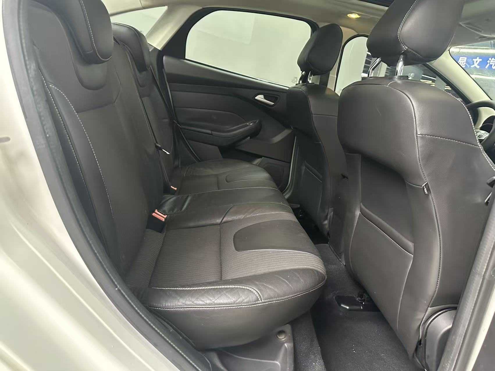 Ford Focus 2014 car image #13