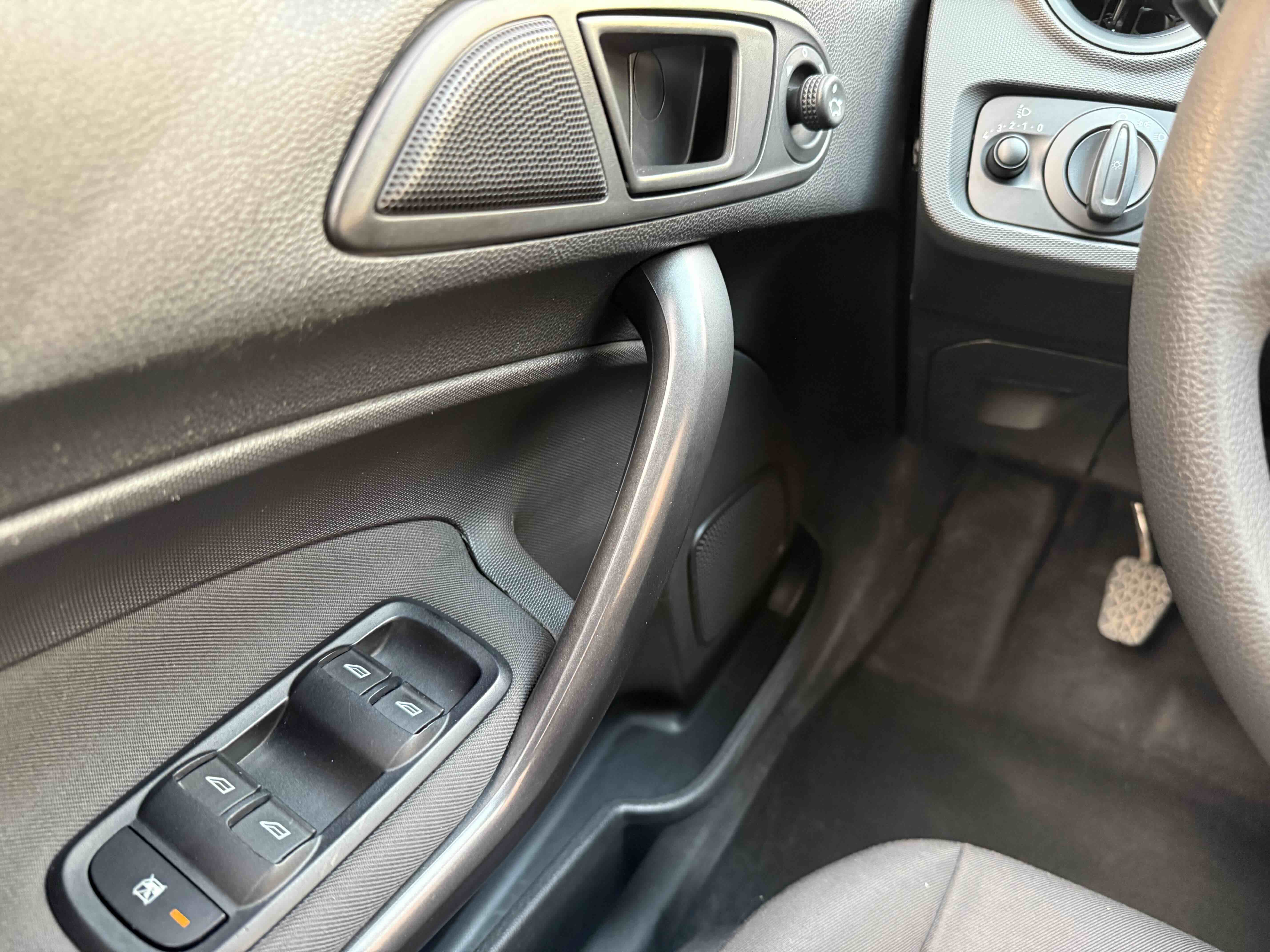 Ford Fiesta 2014 car image #13