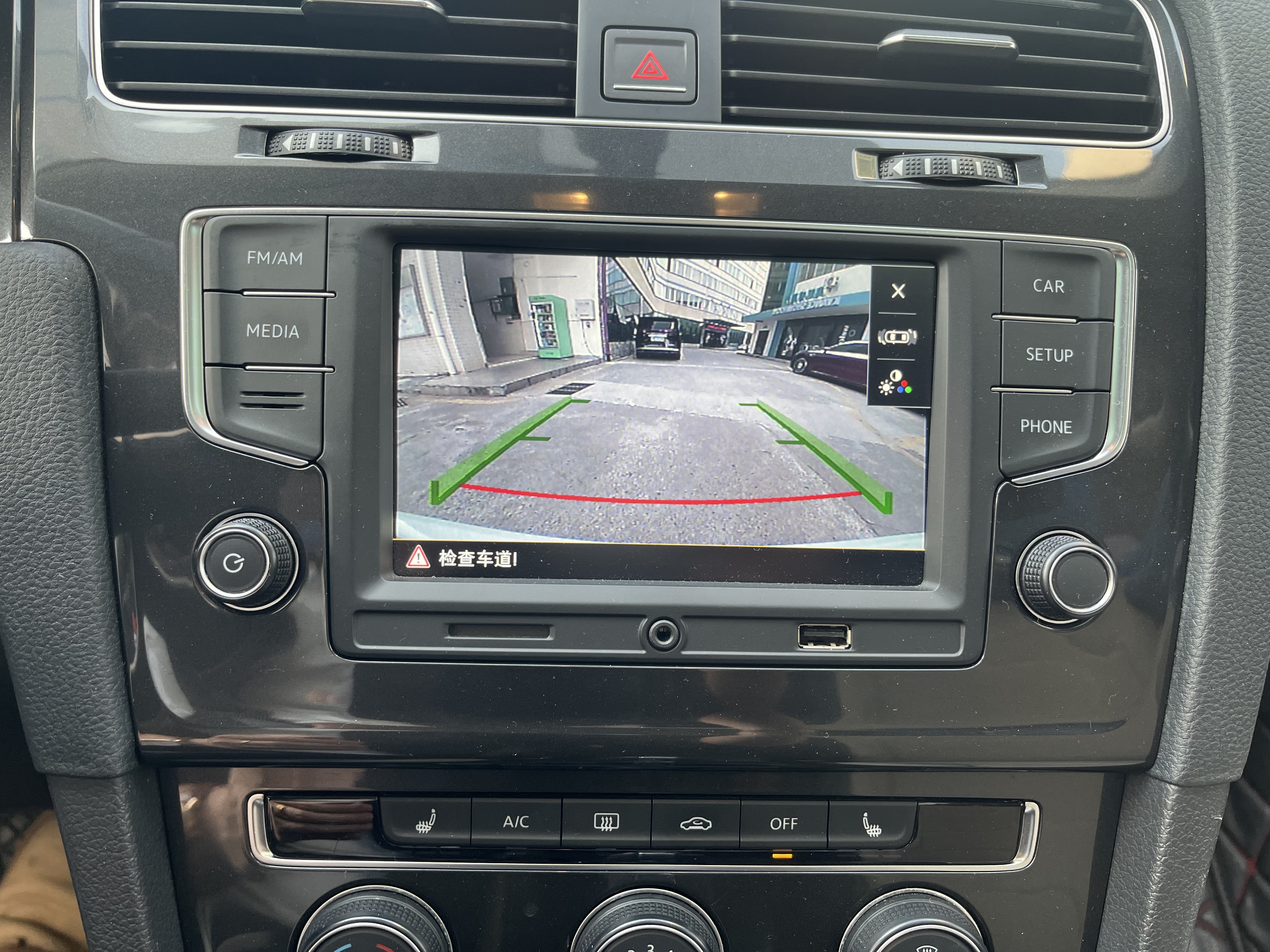 Volkswagen Golf 2017 car image #13