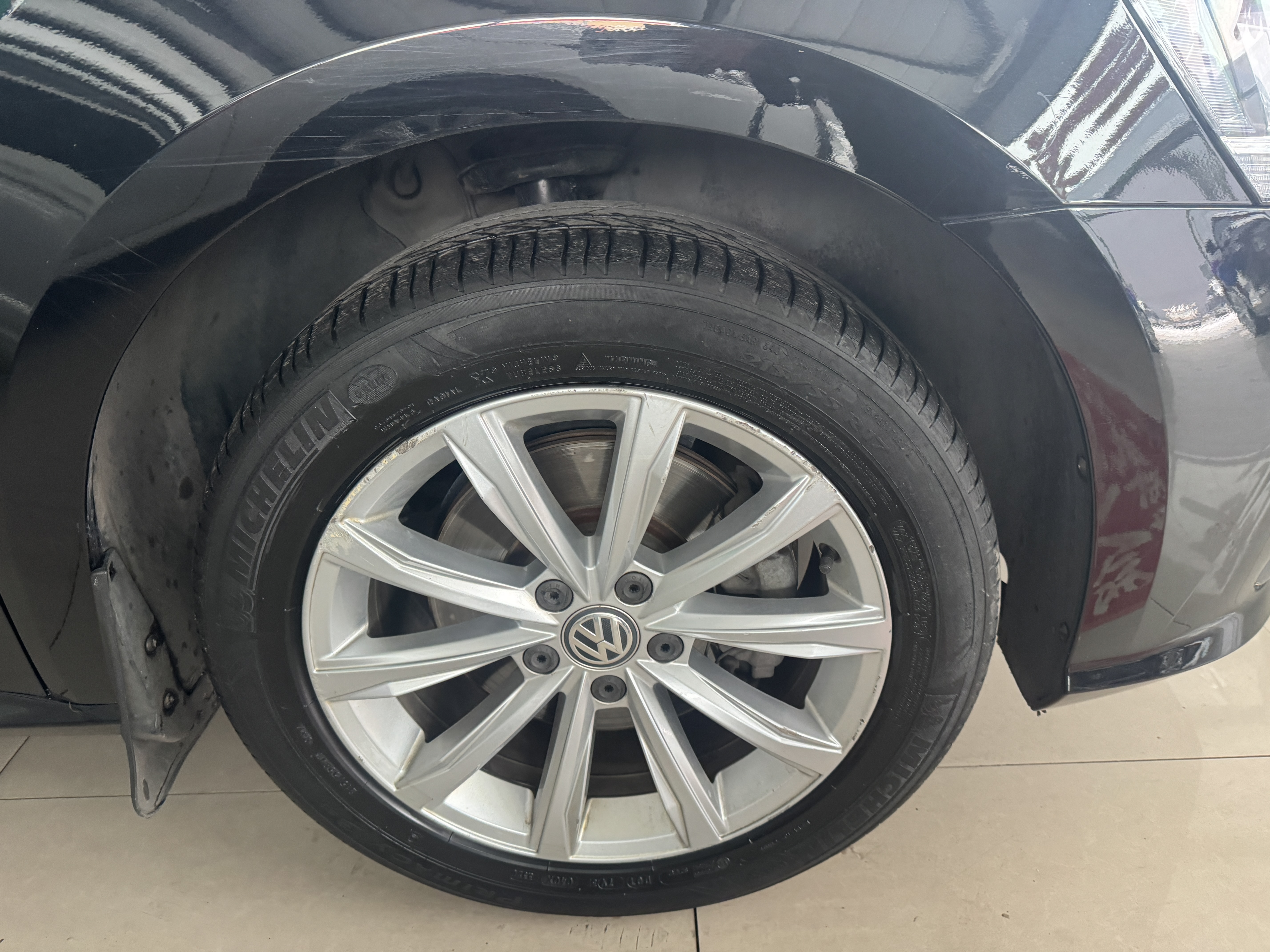 Volkswagen Passat 2018 car image #13