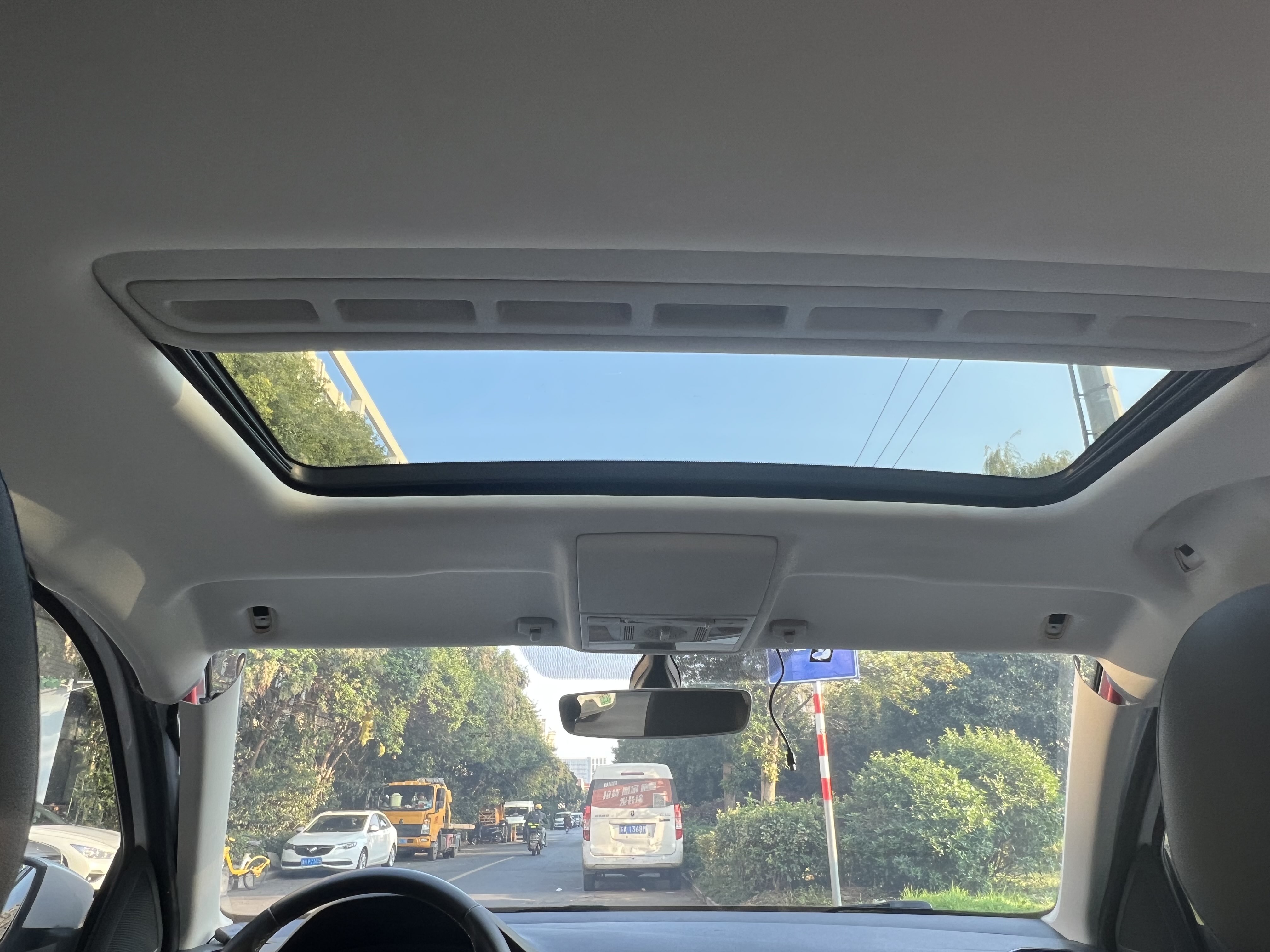 Volkswagen Cross Lavida 2018 immagine di auto #13