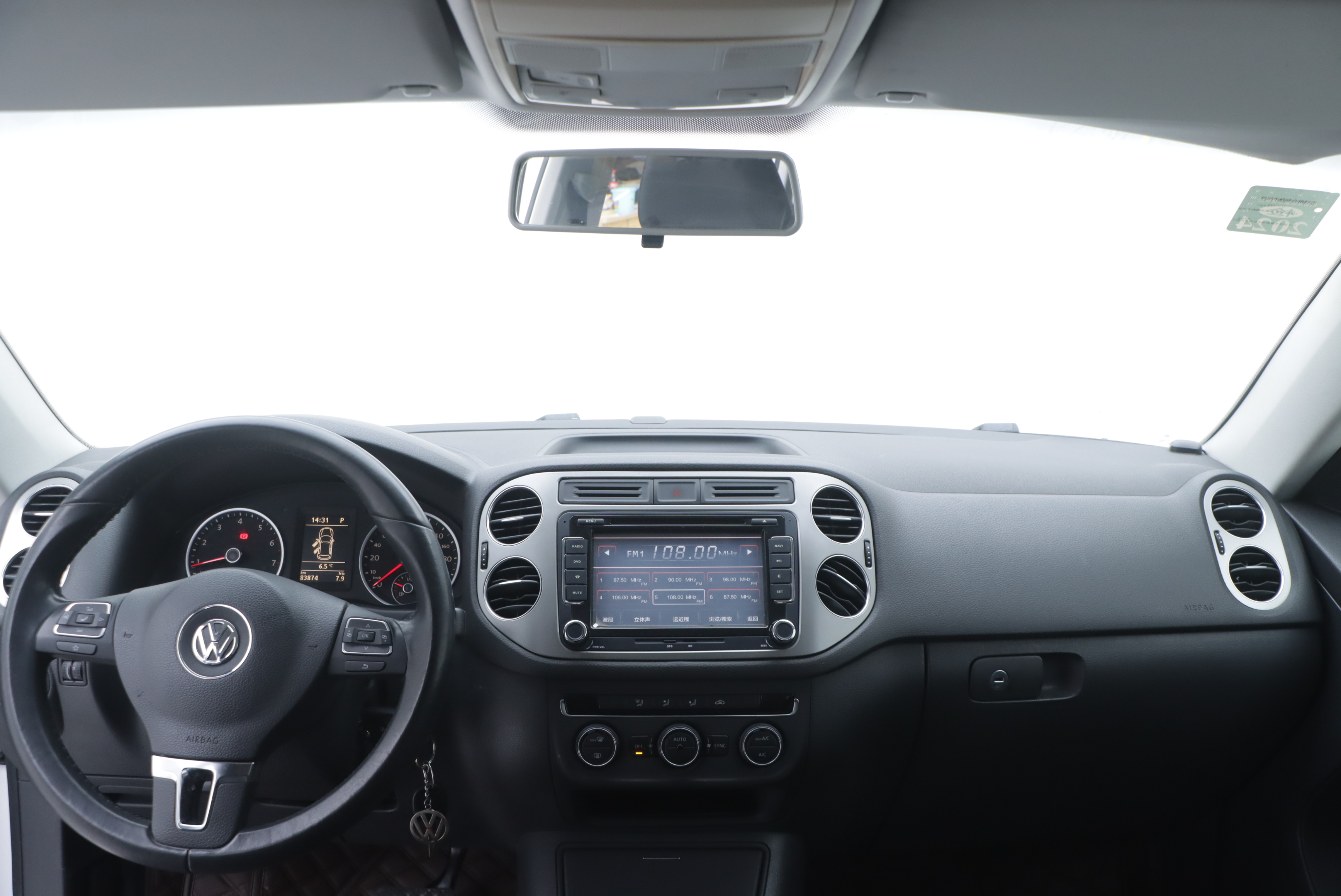 Volkswagen Tiguan 2014 car image #13