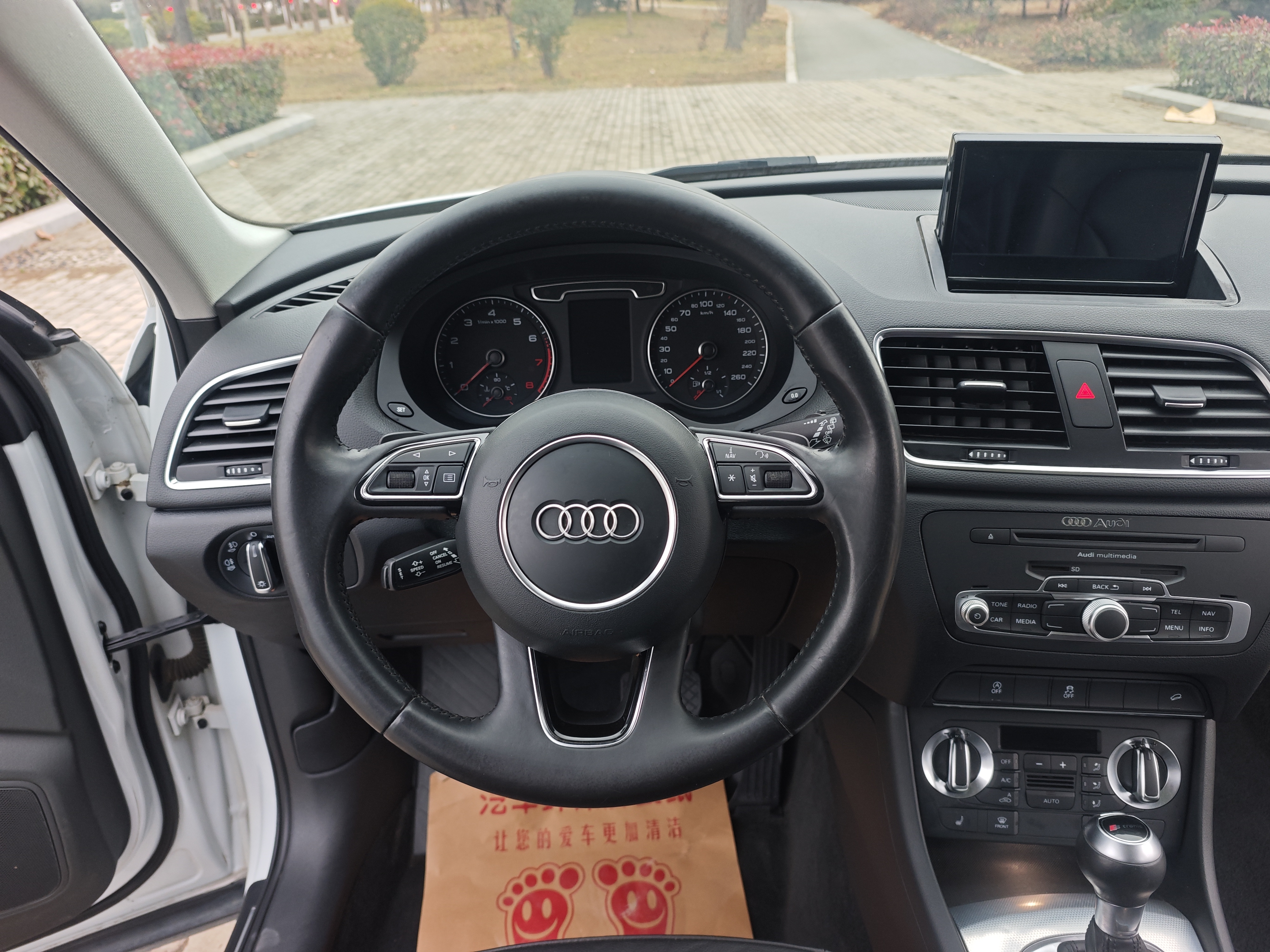 Audi Q3 2014 car image #13