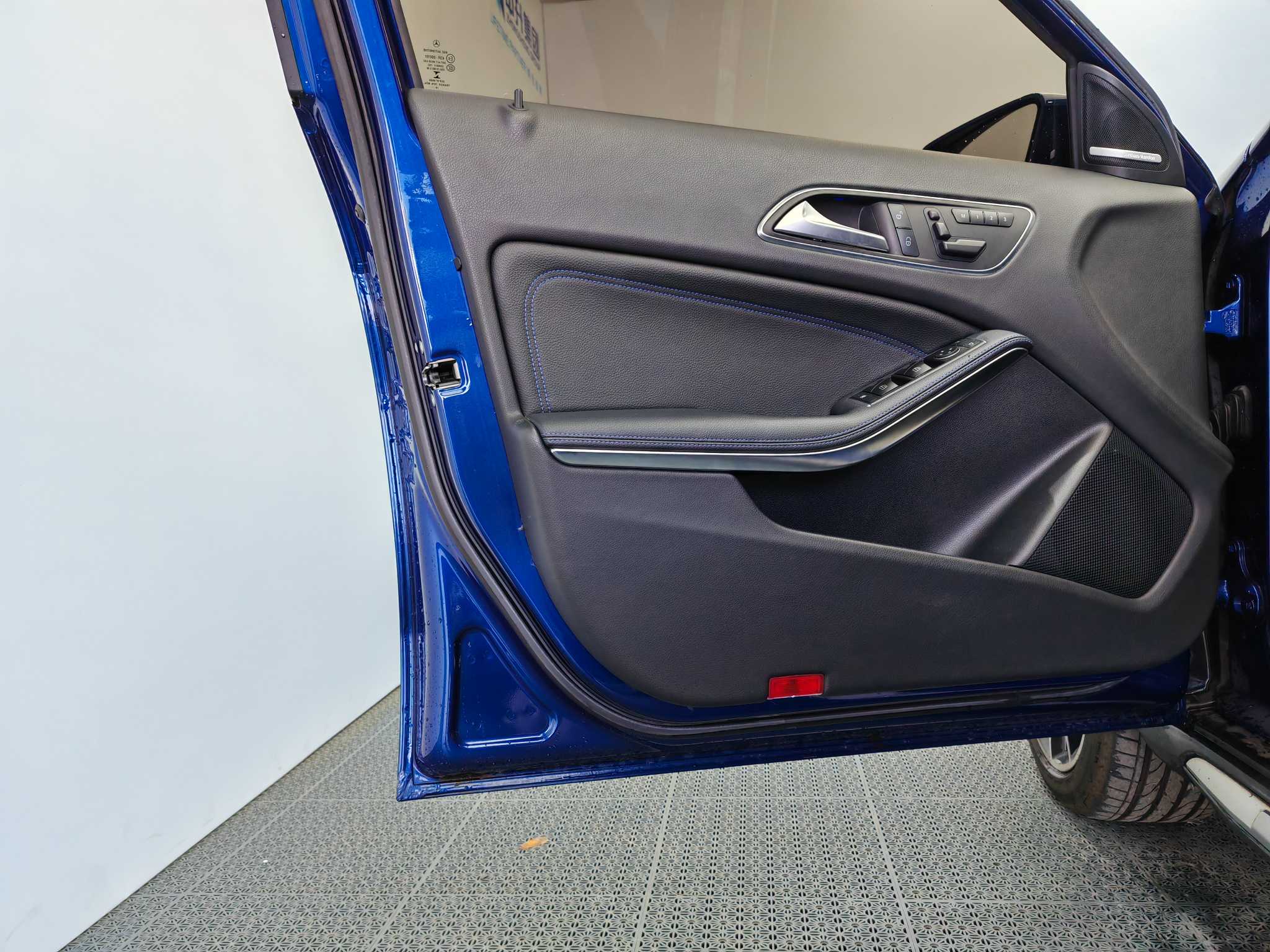 Mercedes-Benz GLA Class 2016 car image #13