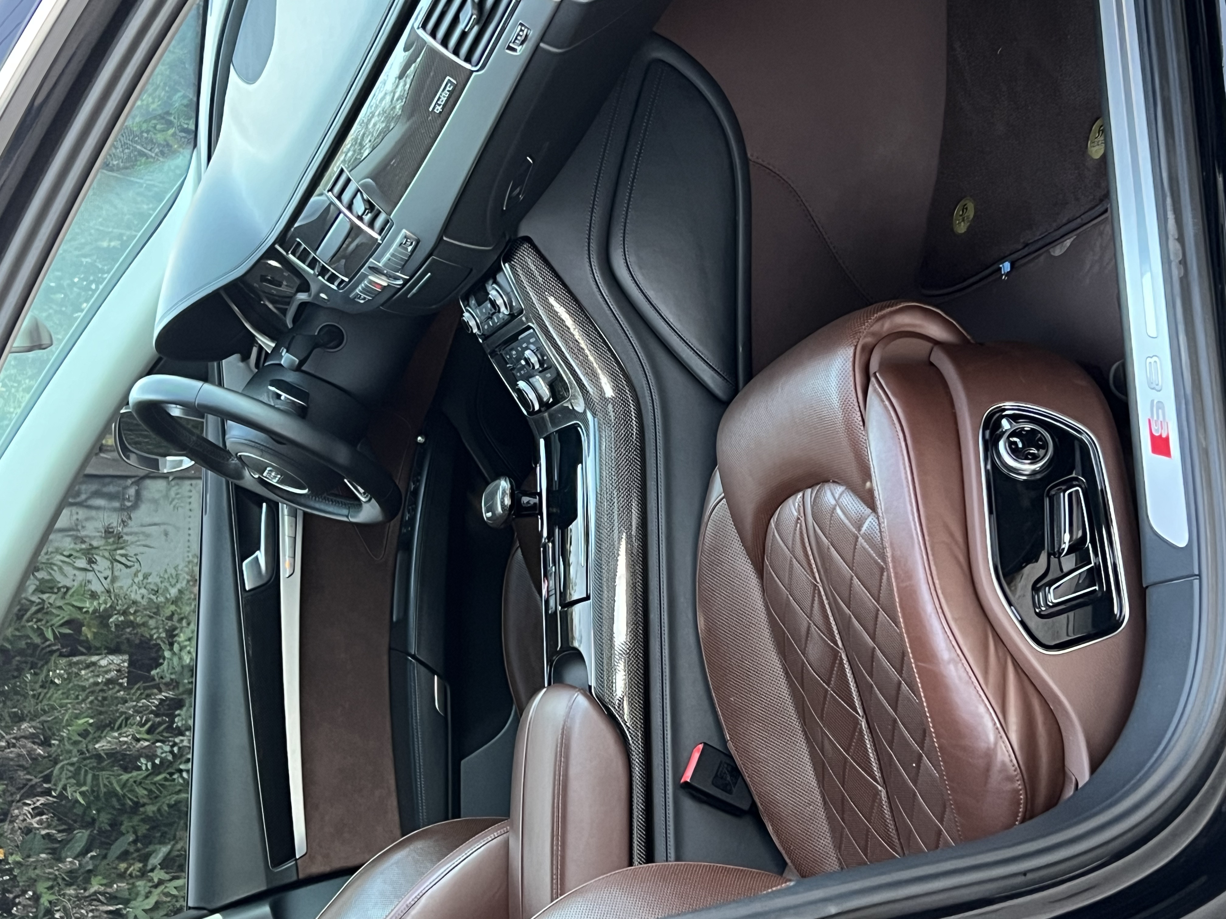 Audi S8 2013 car image #13