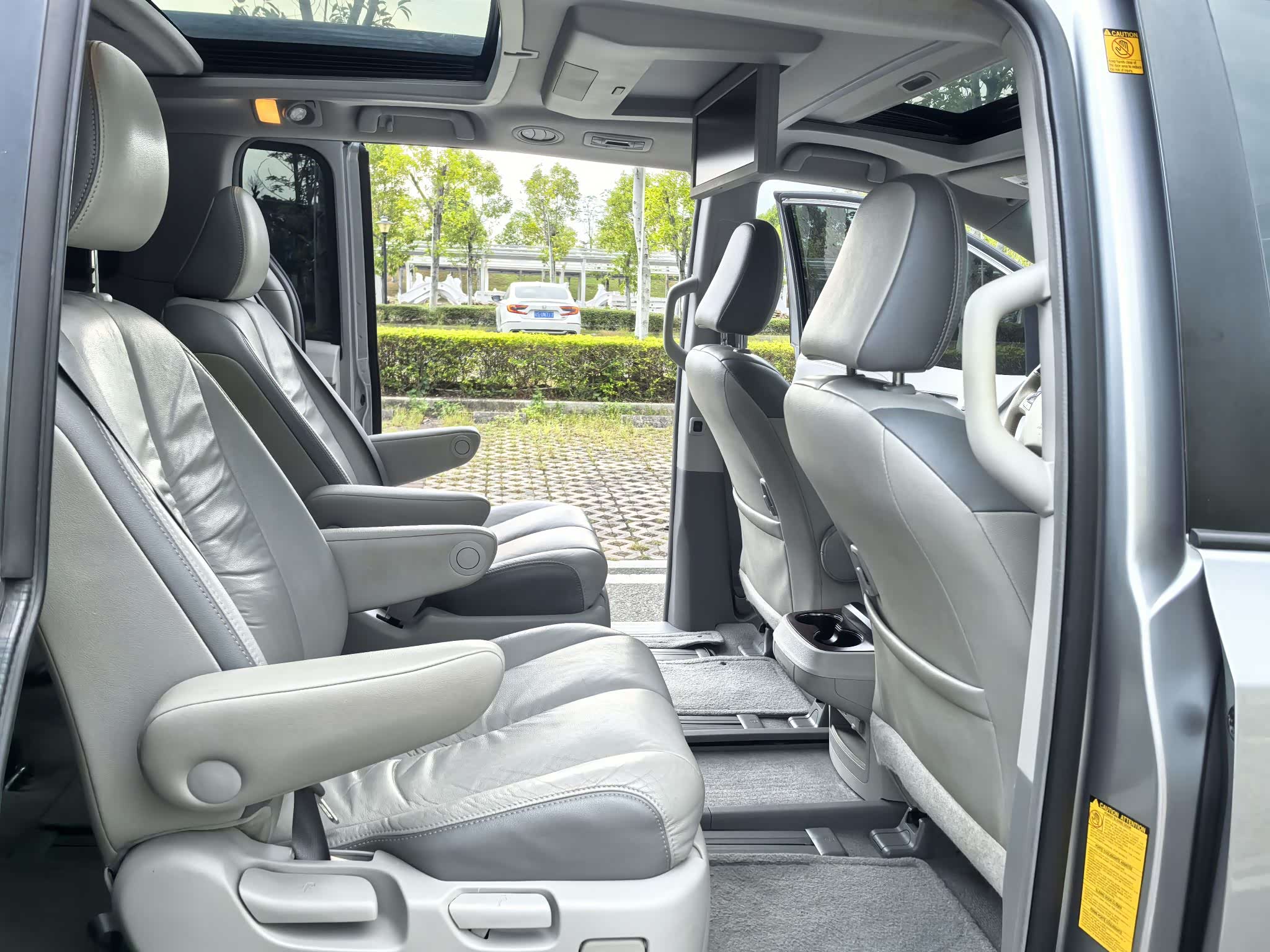 Toyota SIENNA 2011 car image #13