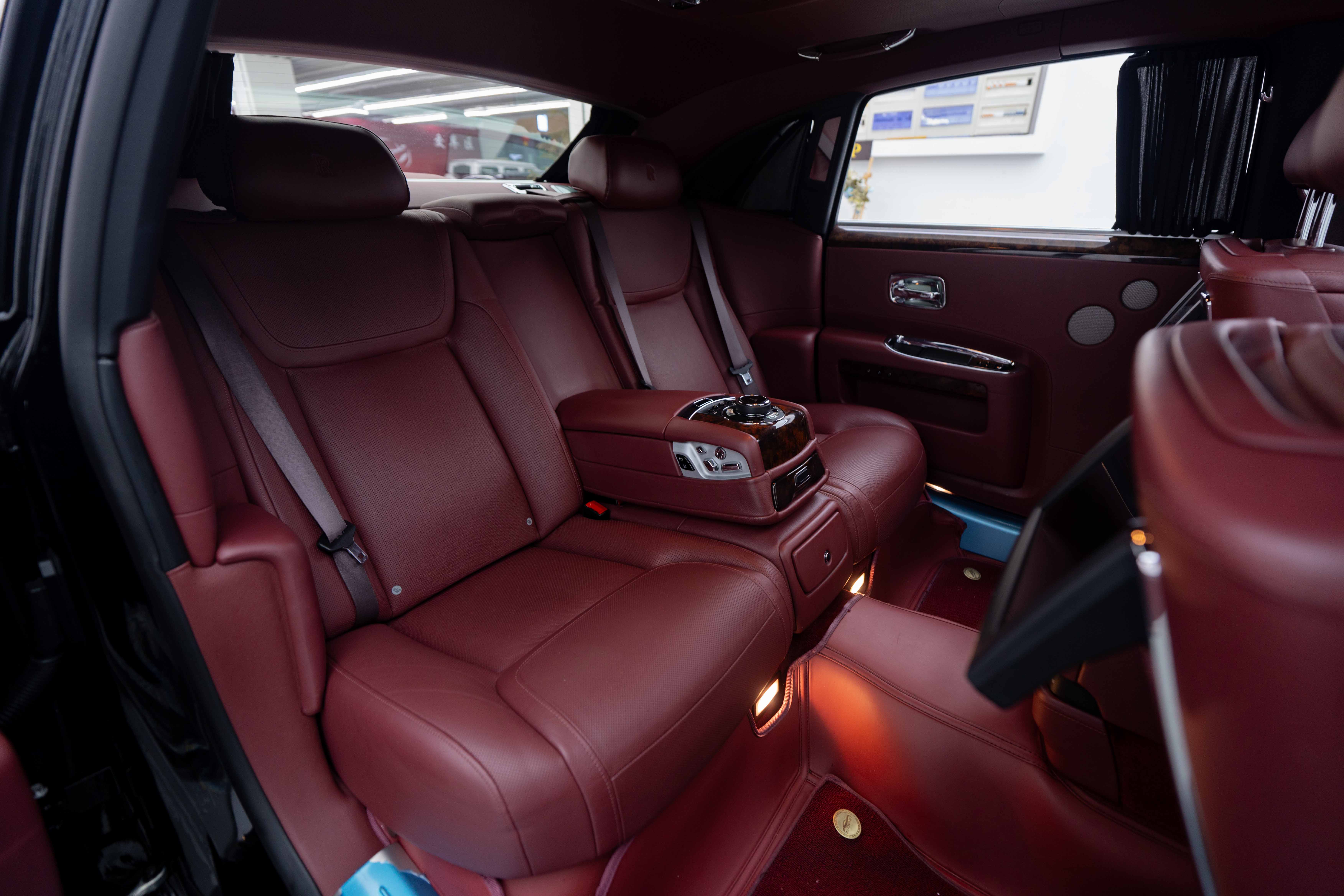 Rolls-Royce Ghost 2016 car image #13