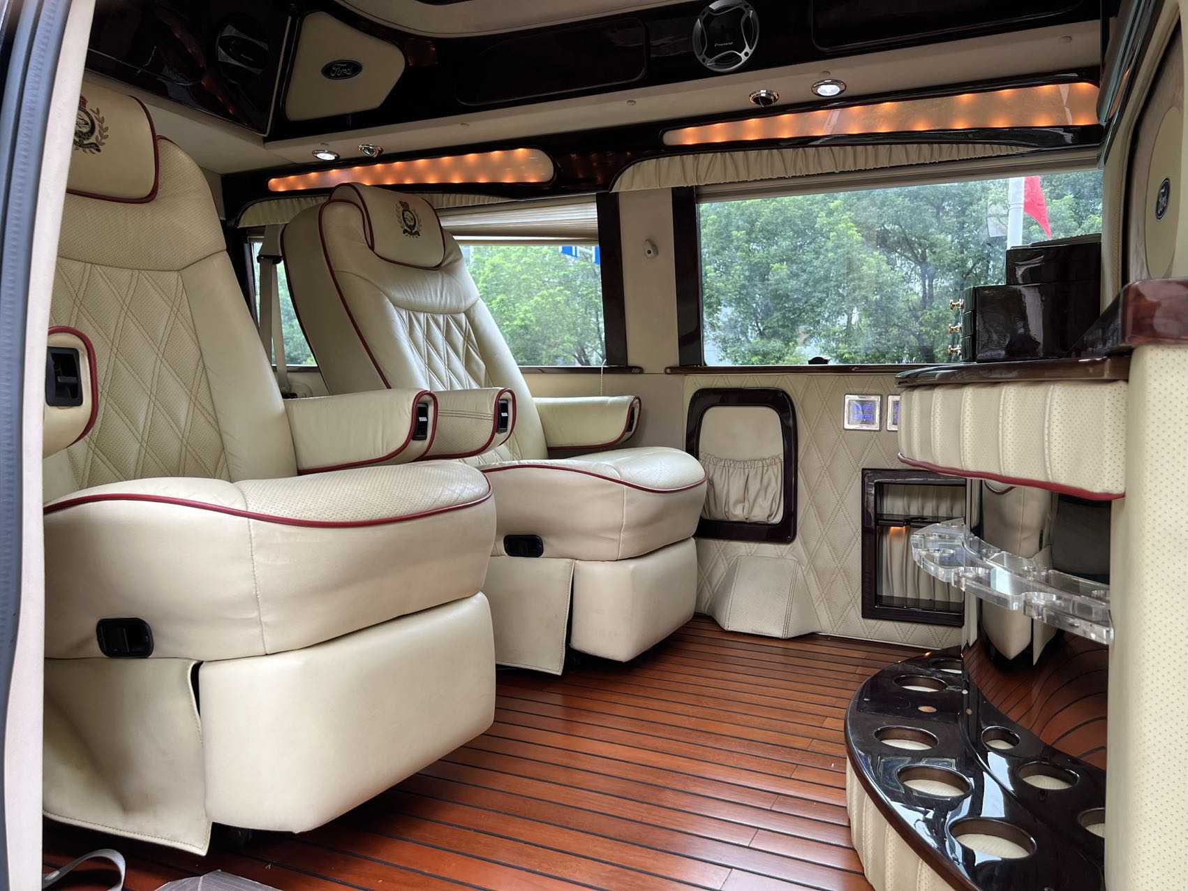 Ford E350 2010 image de voiture #13