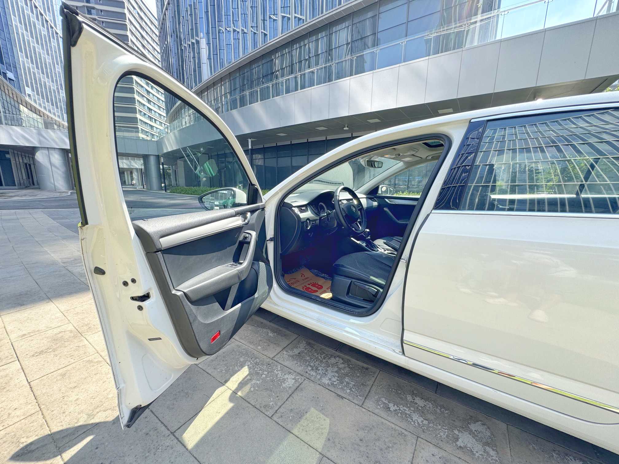 Skoda Octavia 2018 car image #13