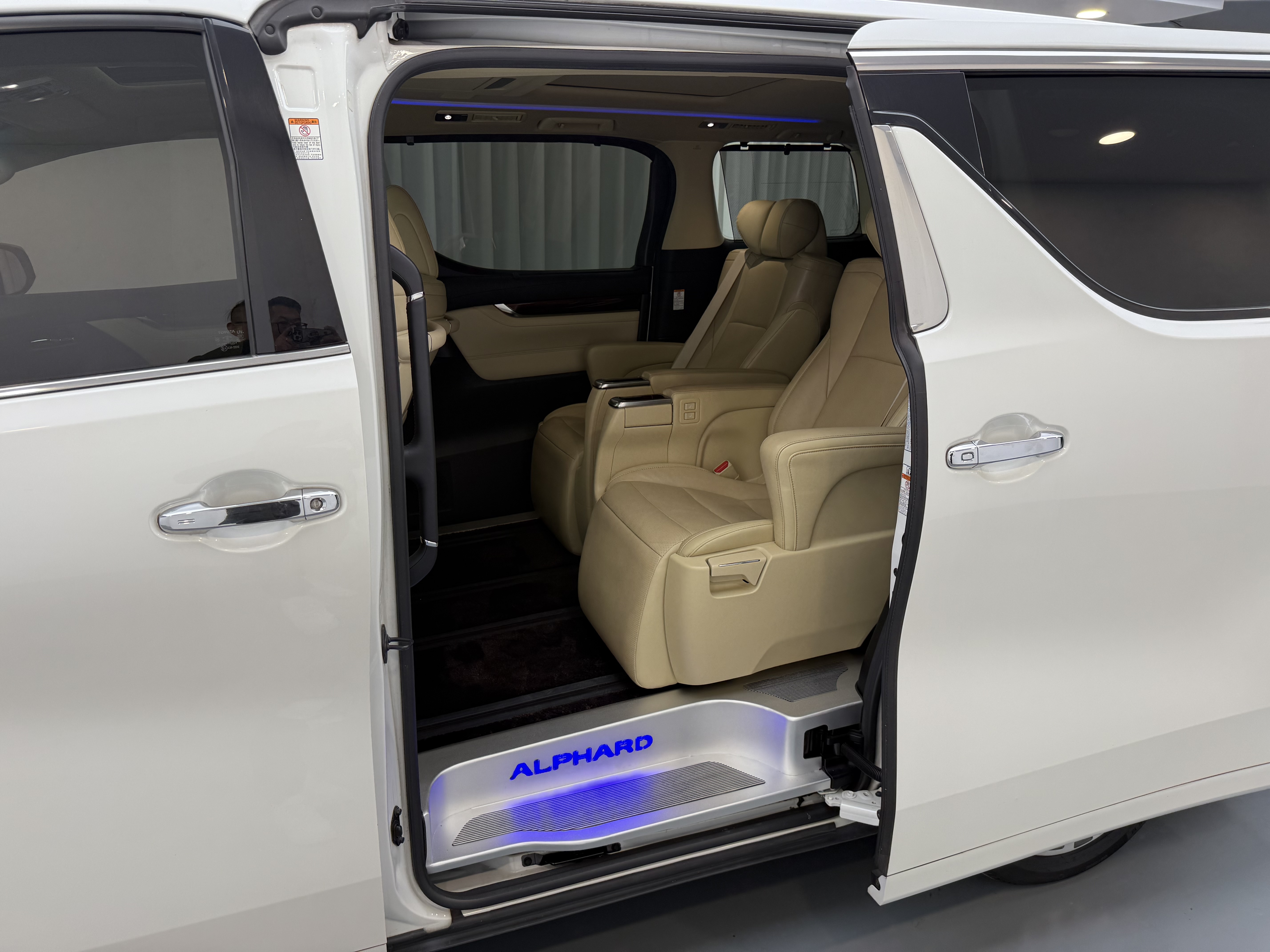 Toyota Alphard 2017 car image #13