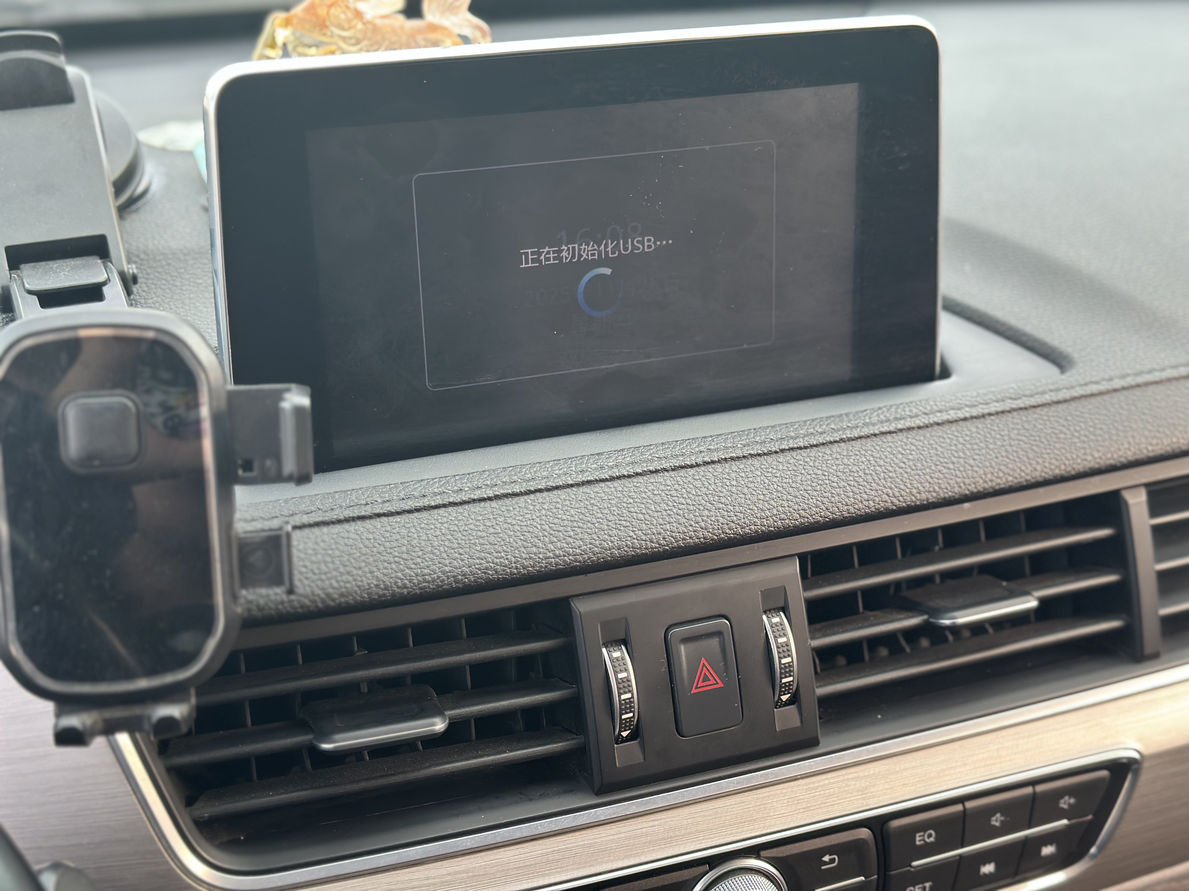 Forthing SX6 2019 car image #13