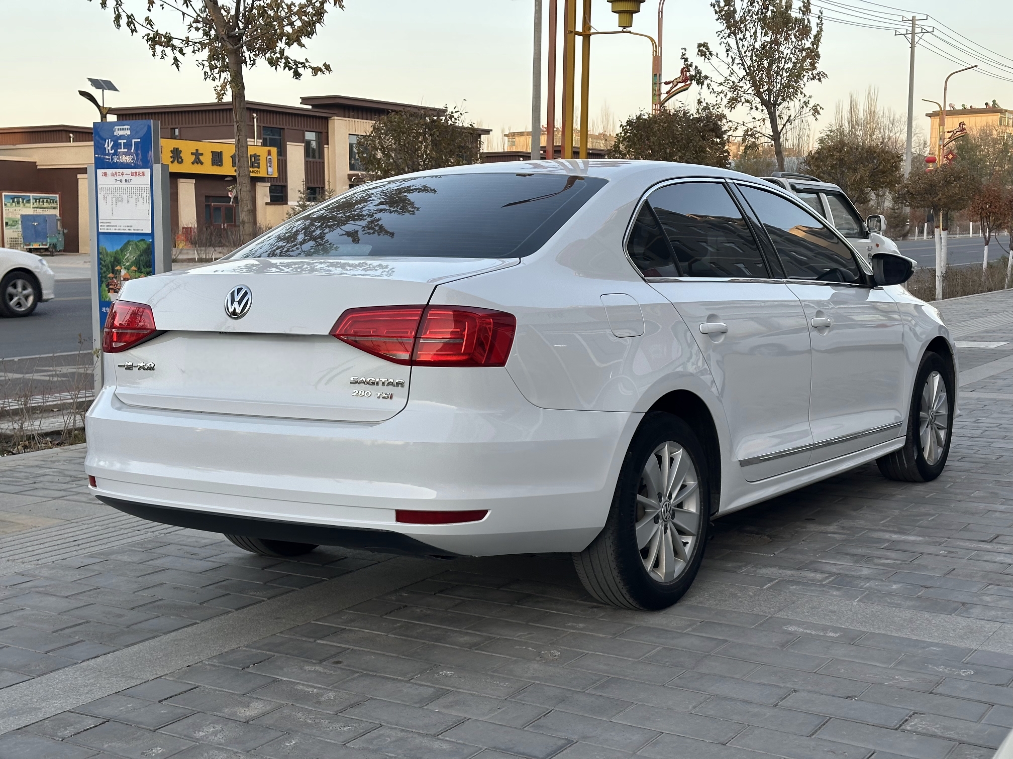 Volkswagen Sagitar 2019 immagine di auto #13