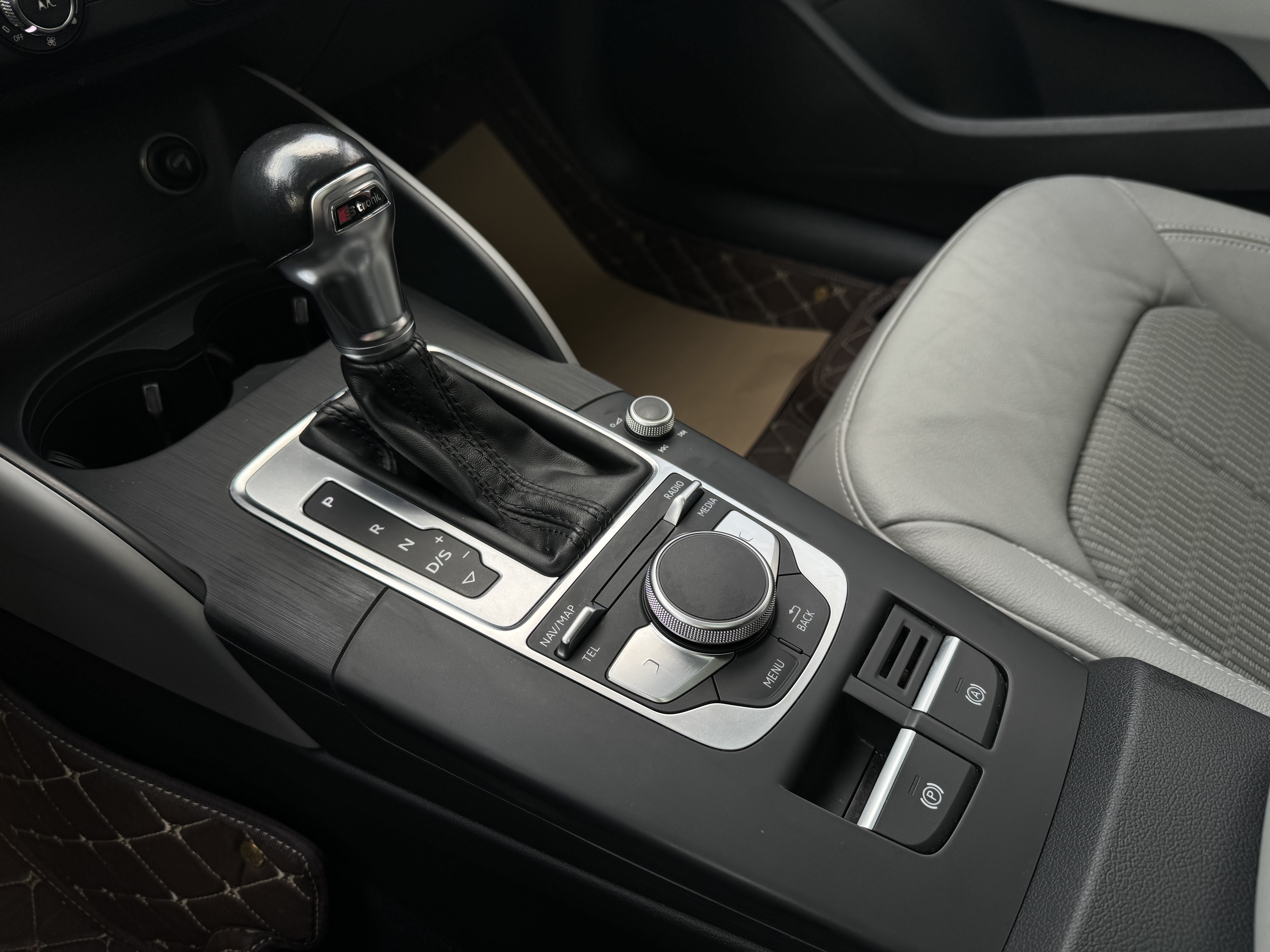 Audi A3 2018 car image #13