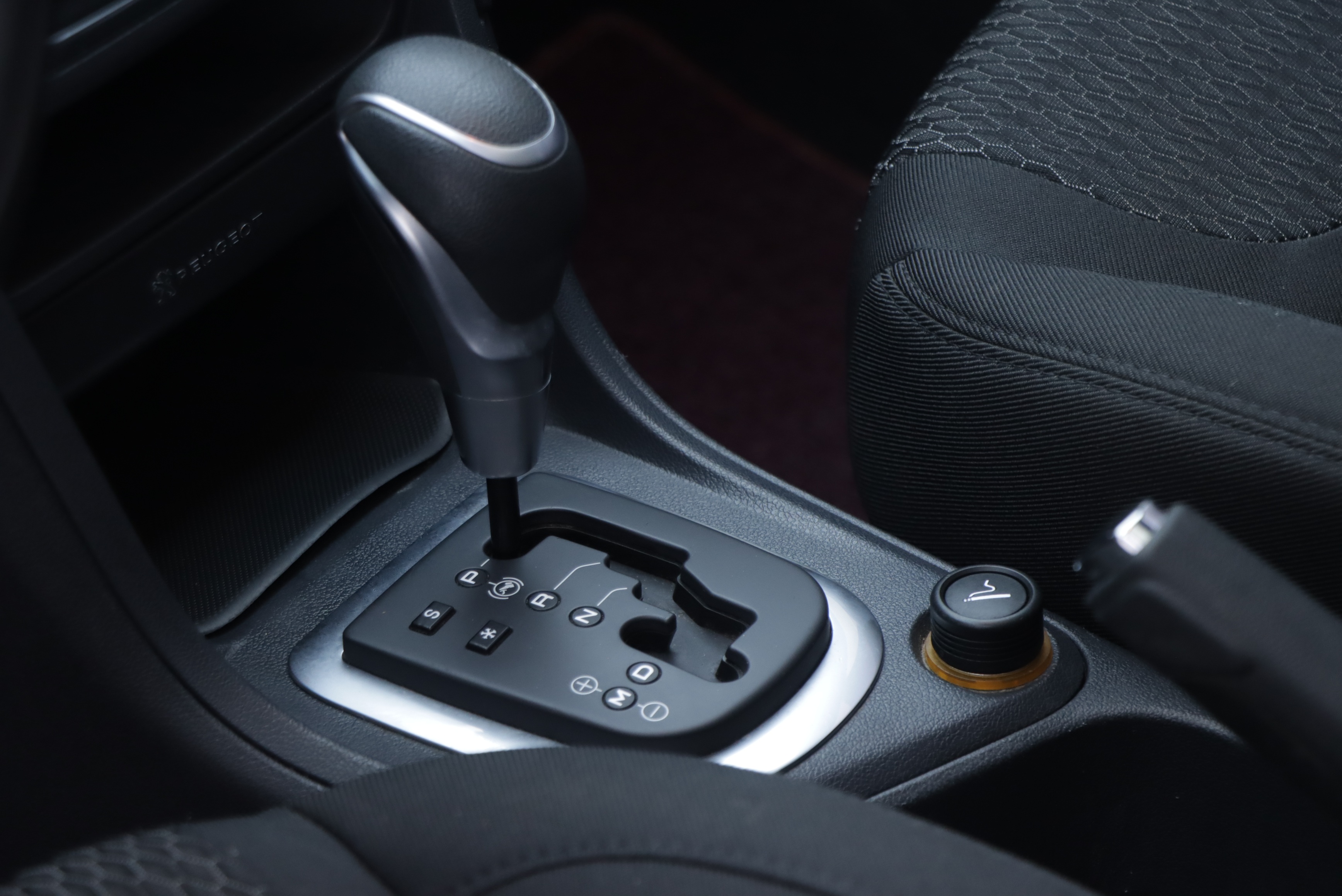 Peugeot 308 2015 car image #13