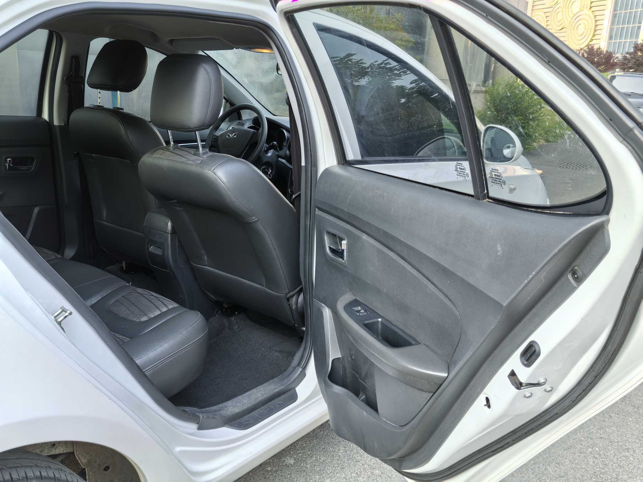 Kaiyi E3 2018 #13 Kaiyi E3 2018 car image #13