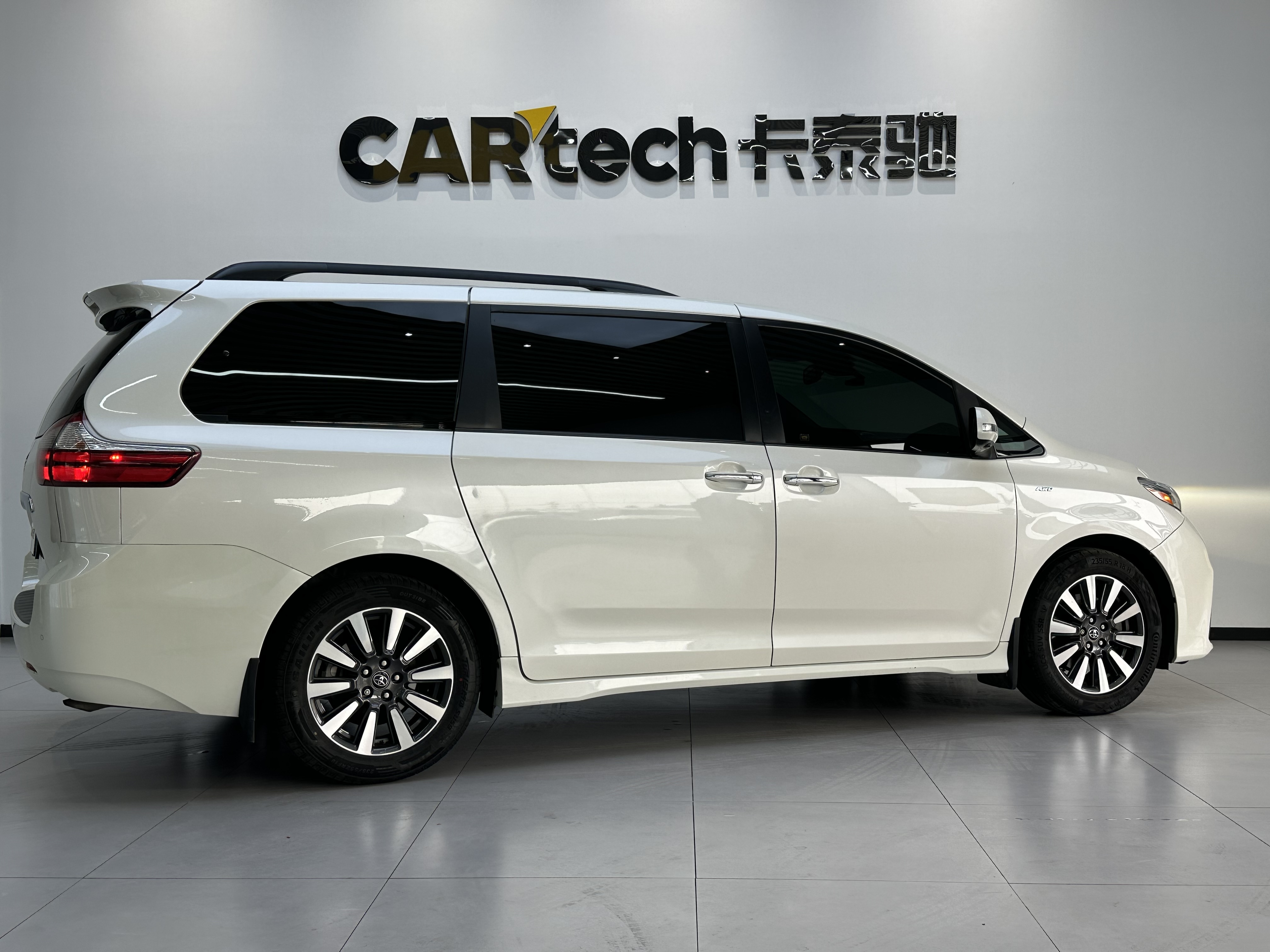 Toyota SIENNA 2018 car image #13