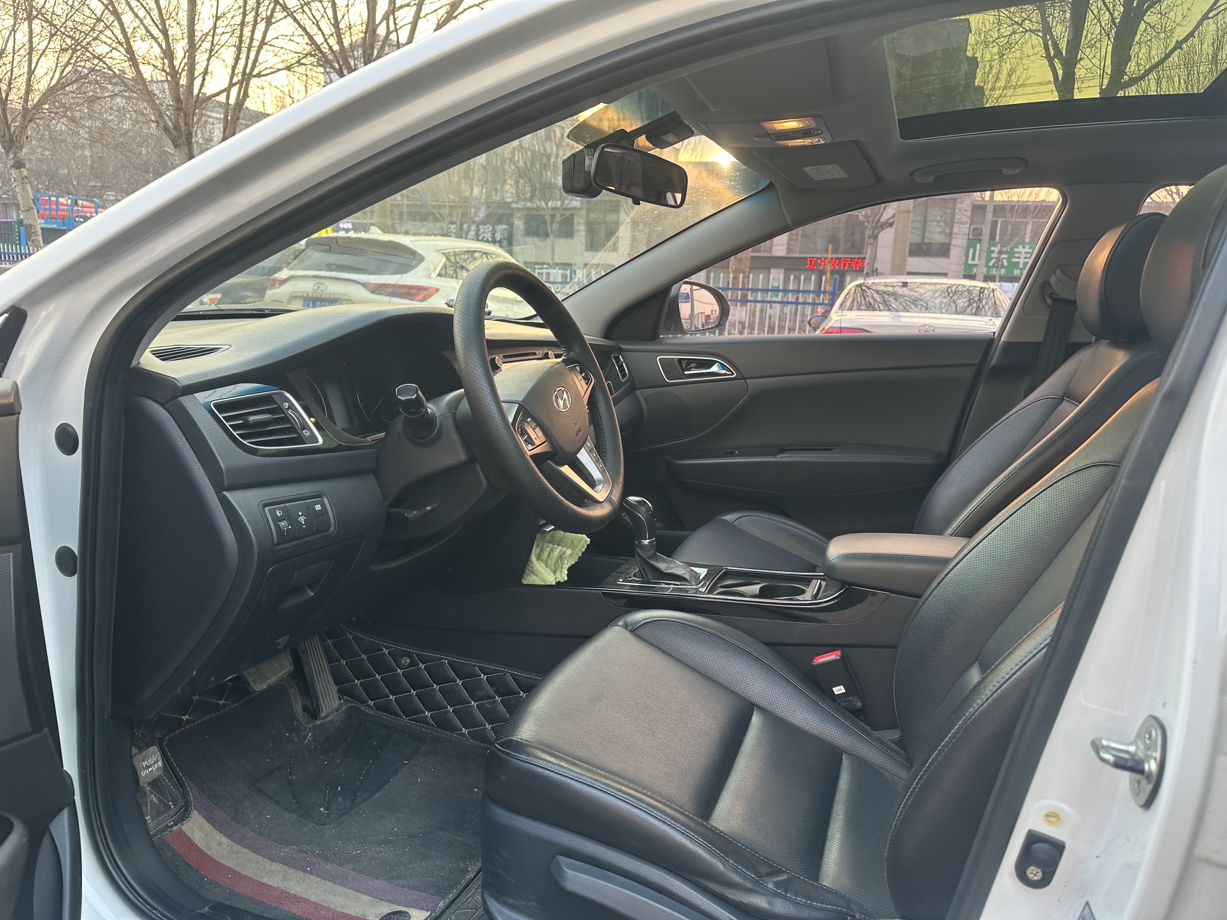 Hyundai Mistra 2015 car image #13