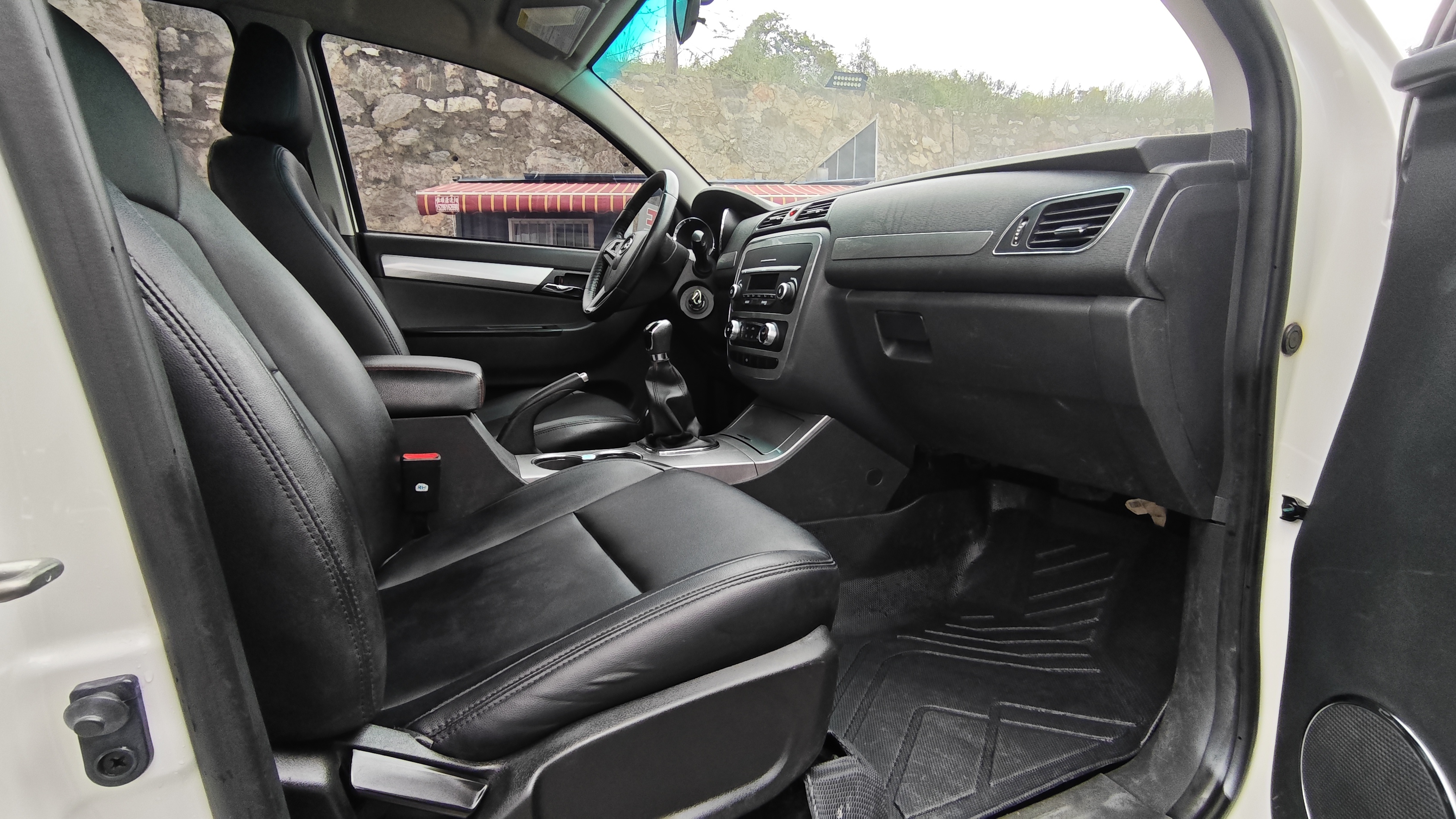 JAC 2019 car image #13