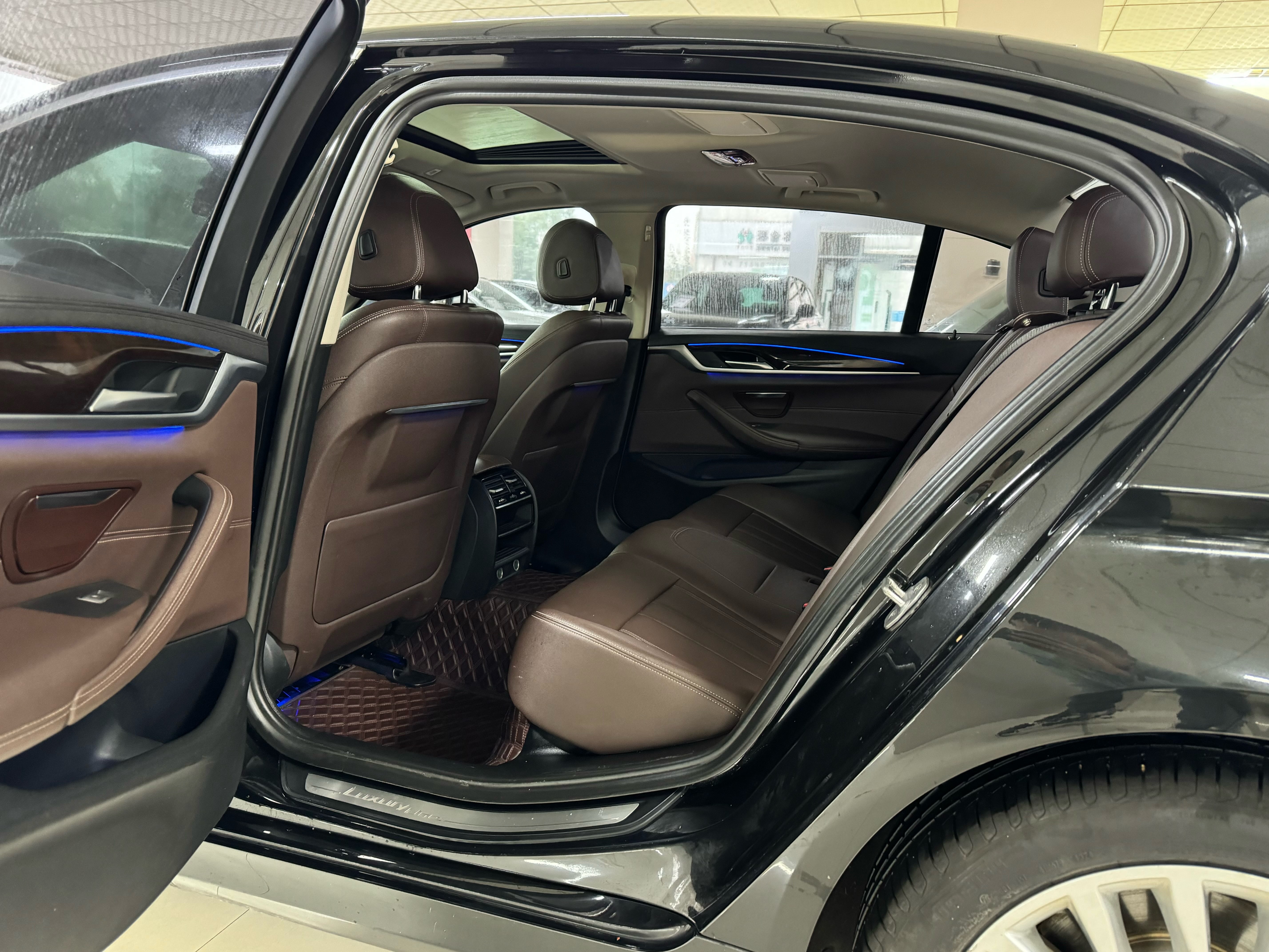 BMW 5 Series 2019 car image #13