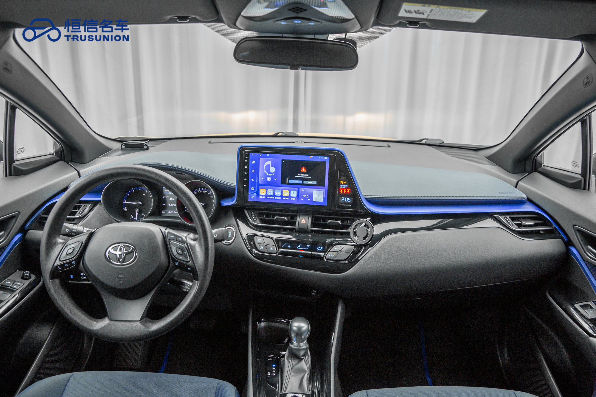 Toyota C-HR 2019 car image #13