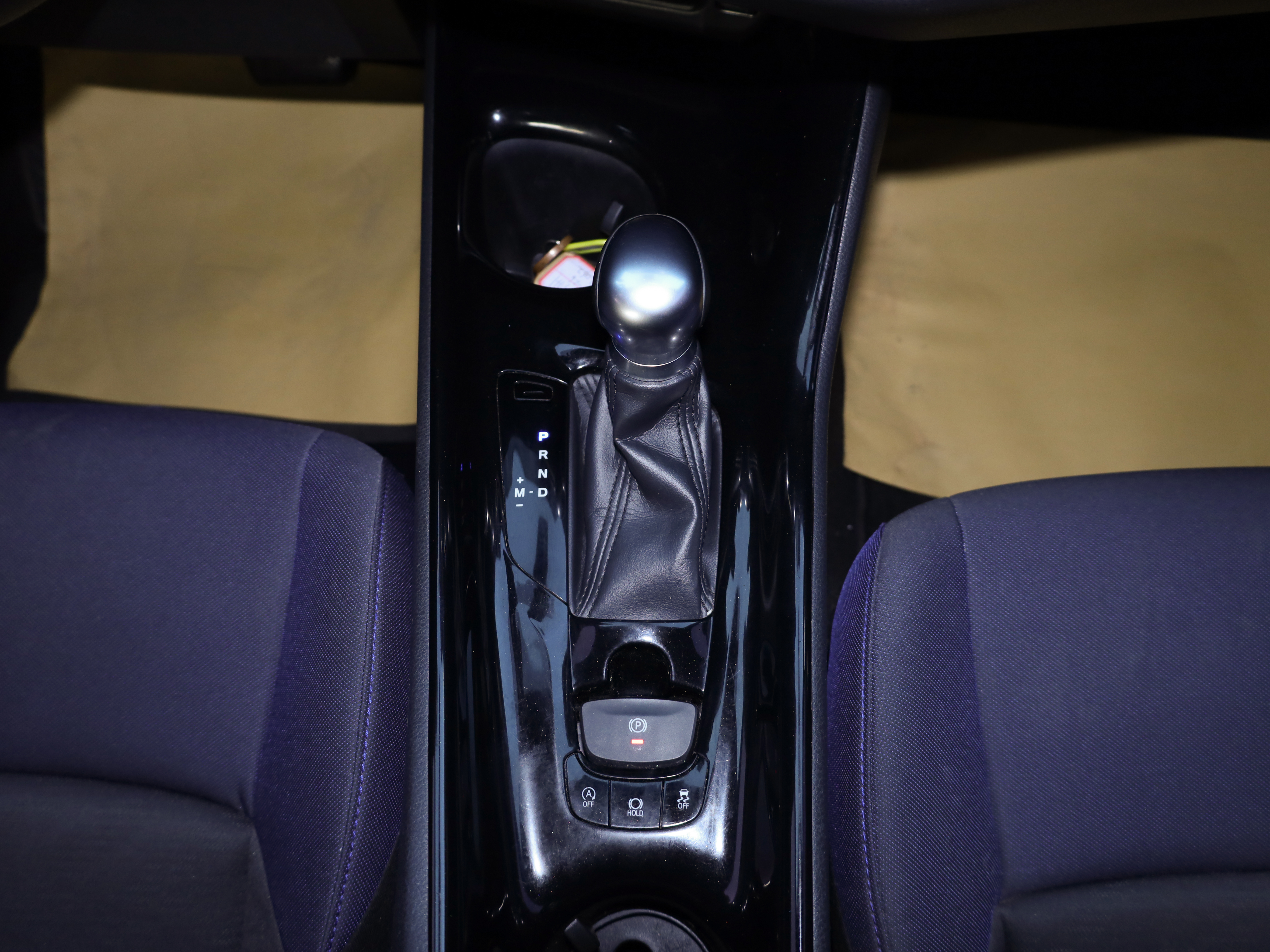 Toyota C-HR 2019 car image #13