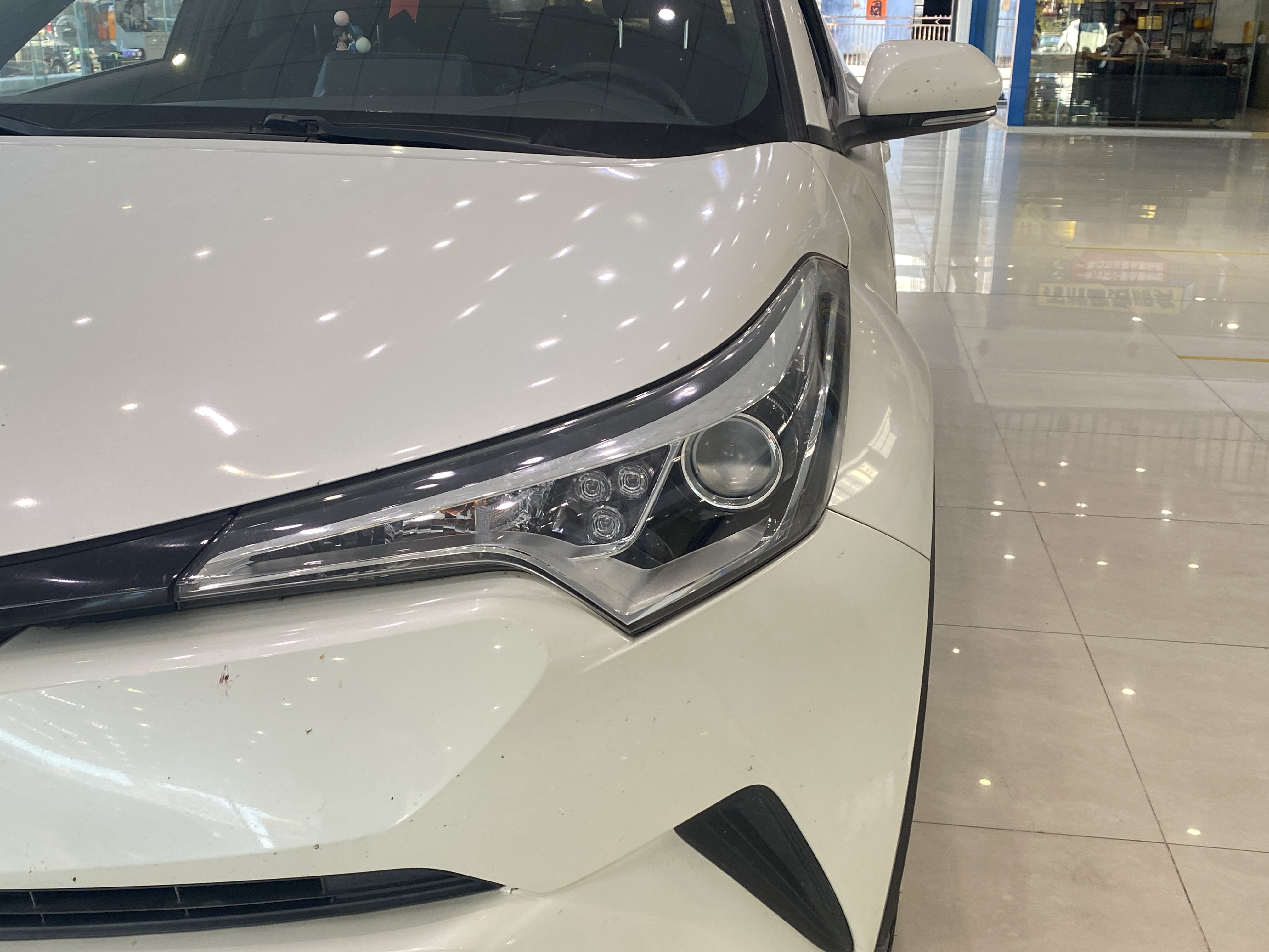 Toyota C-HR 2019 immagine di auto #13