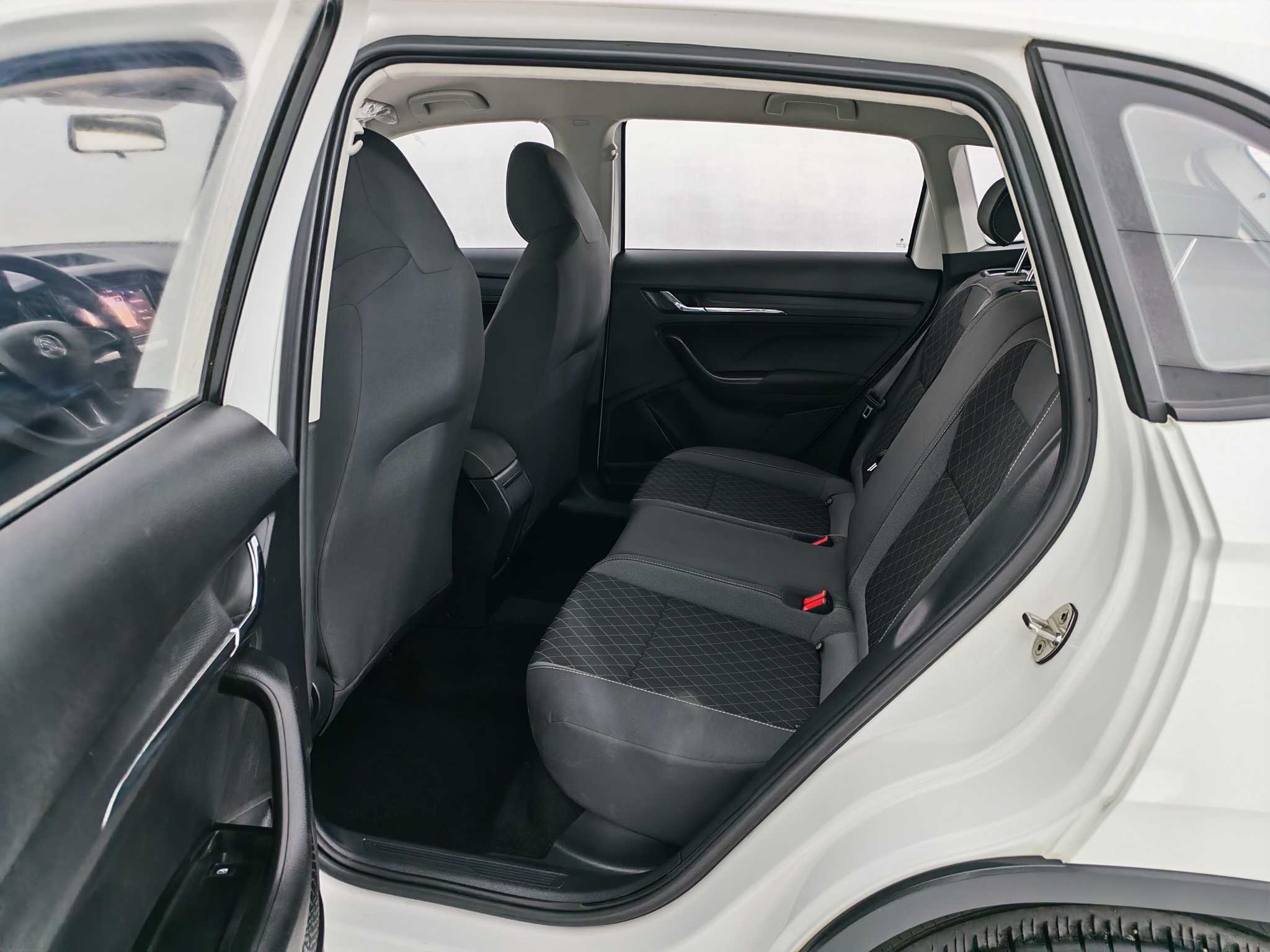 Skoda Kamiq 2019 car image #13