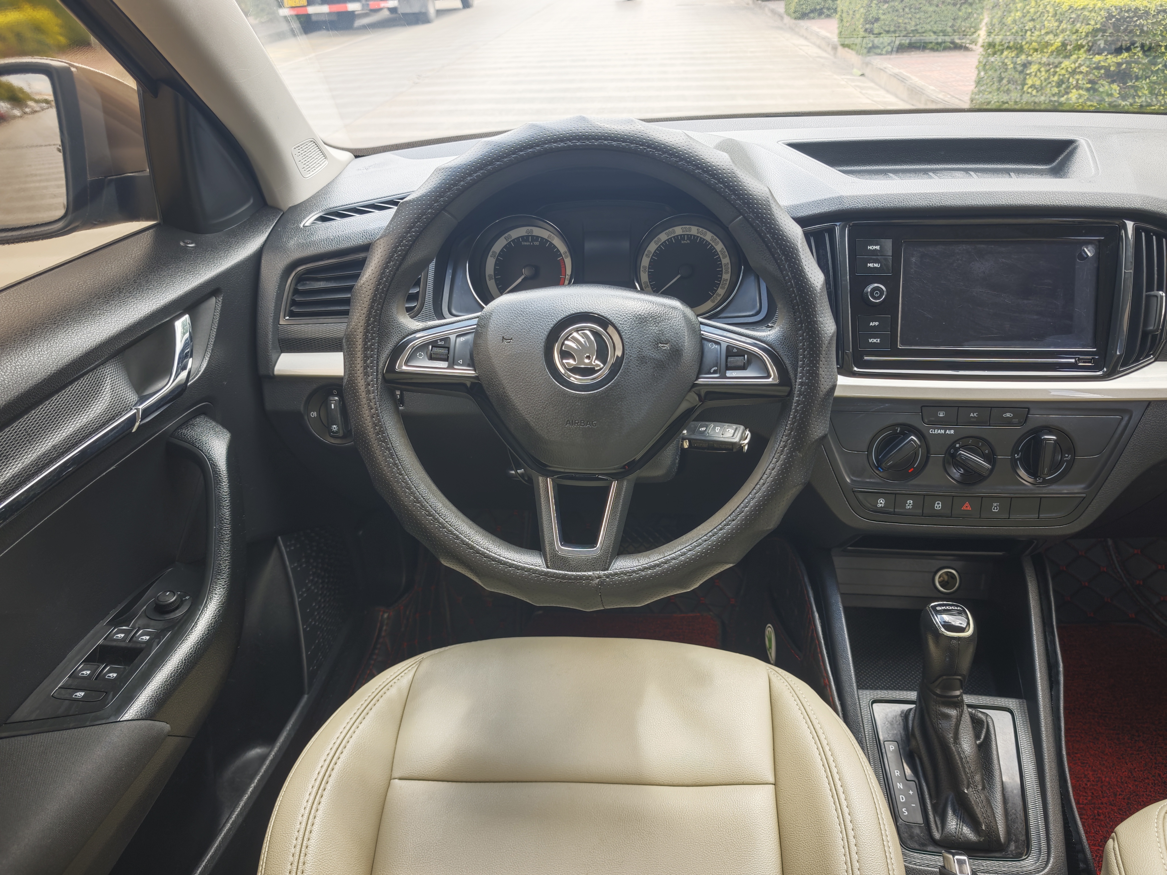 Skoda Kamiq 2019 car image #13
