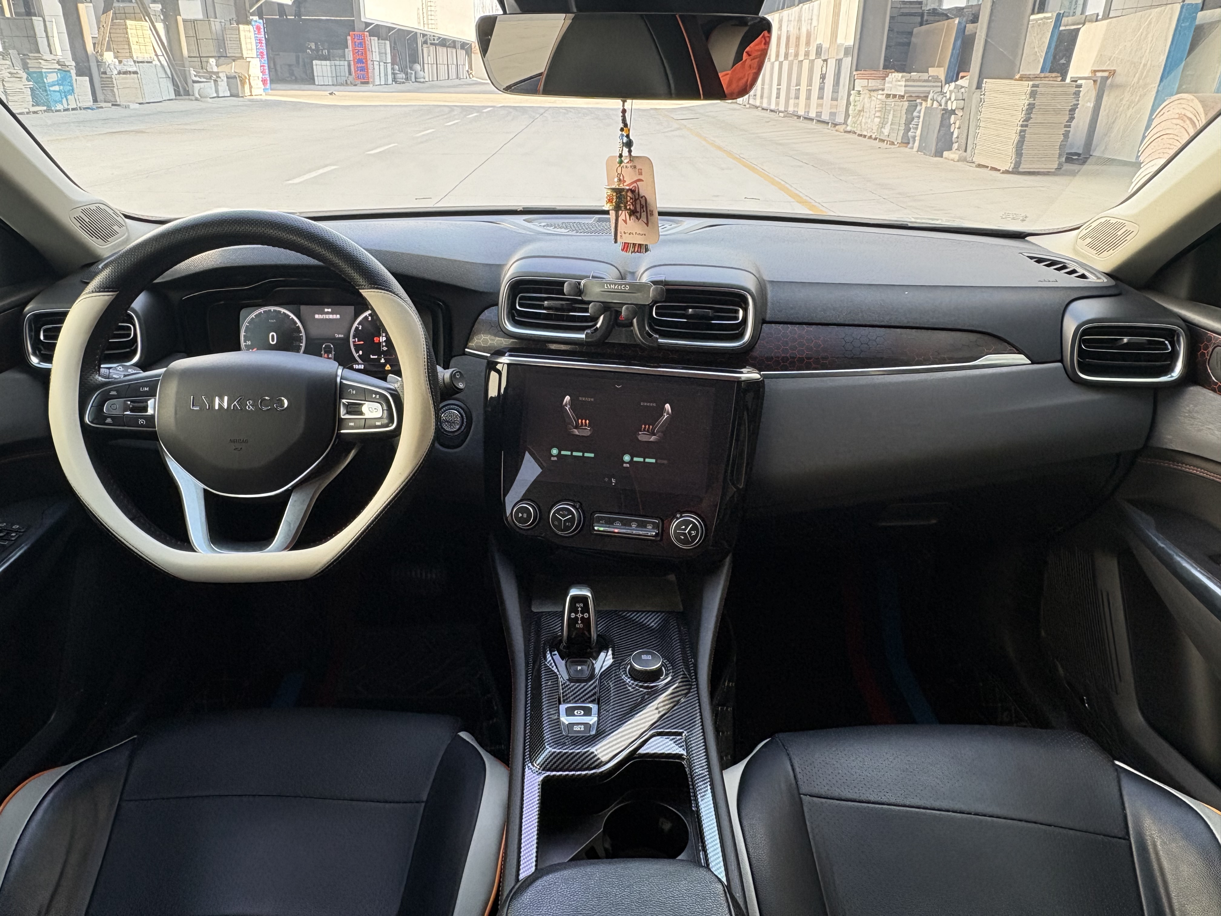 Lynk & Co 02 2019 #13 Lynk & Co 02 2019 car image #13