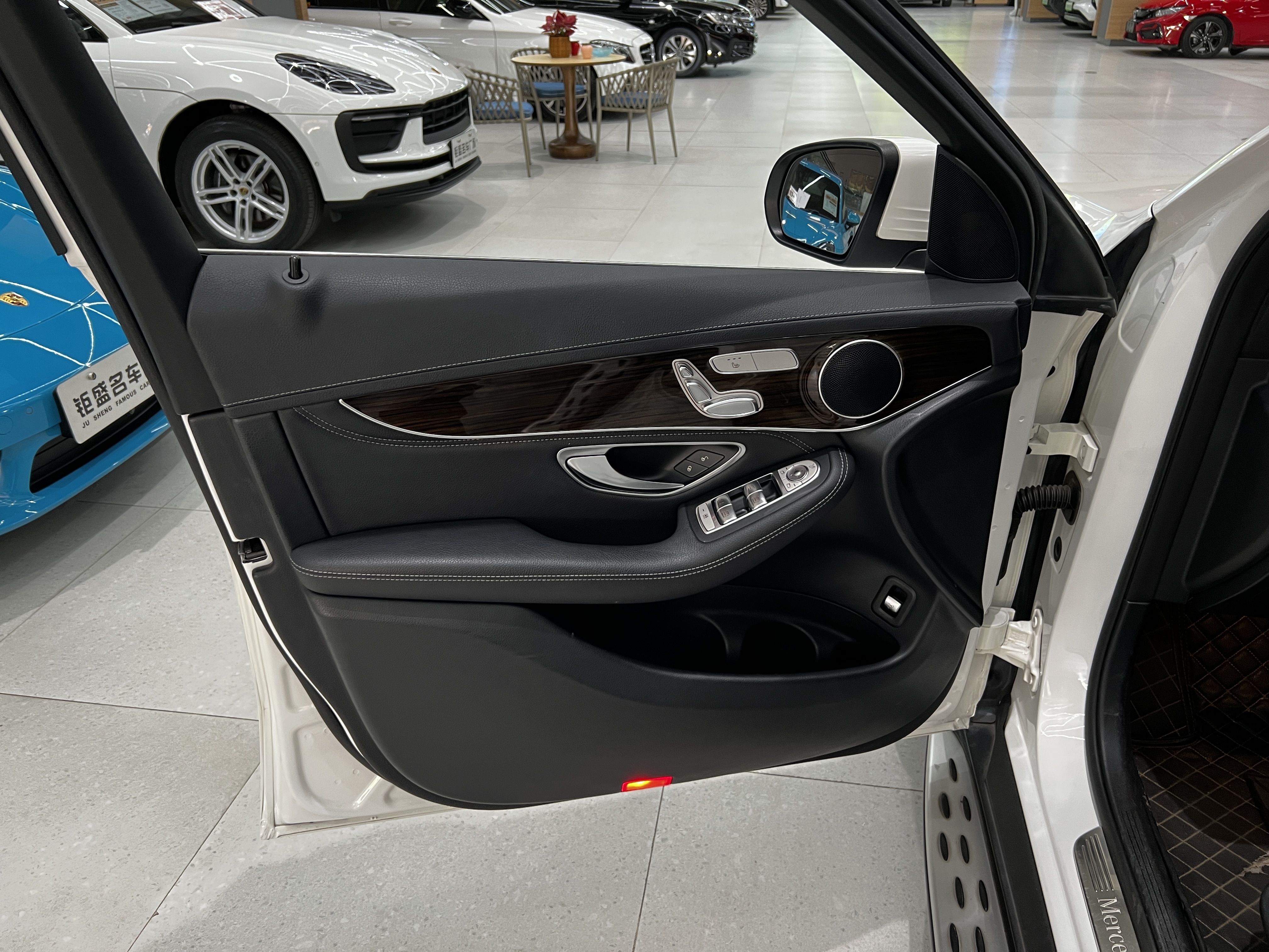 Mercedes-Benz GLC Class 2018 car image #13