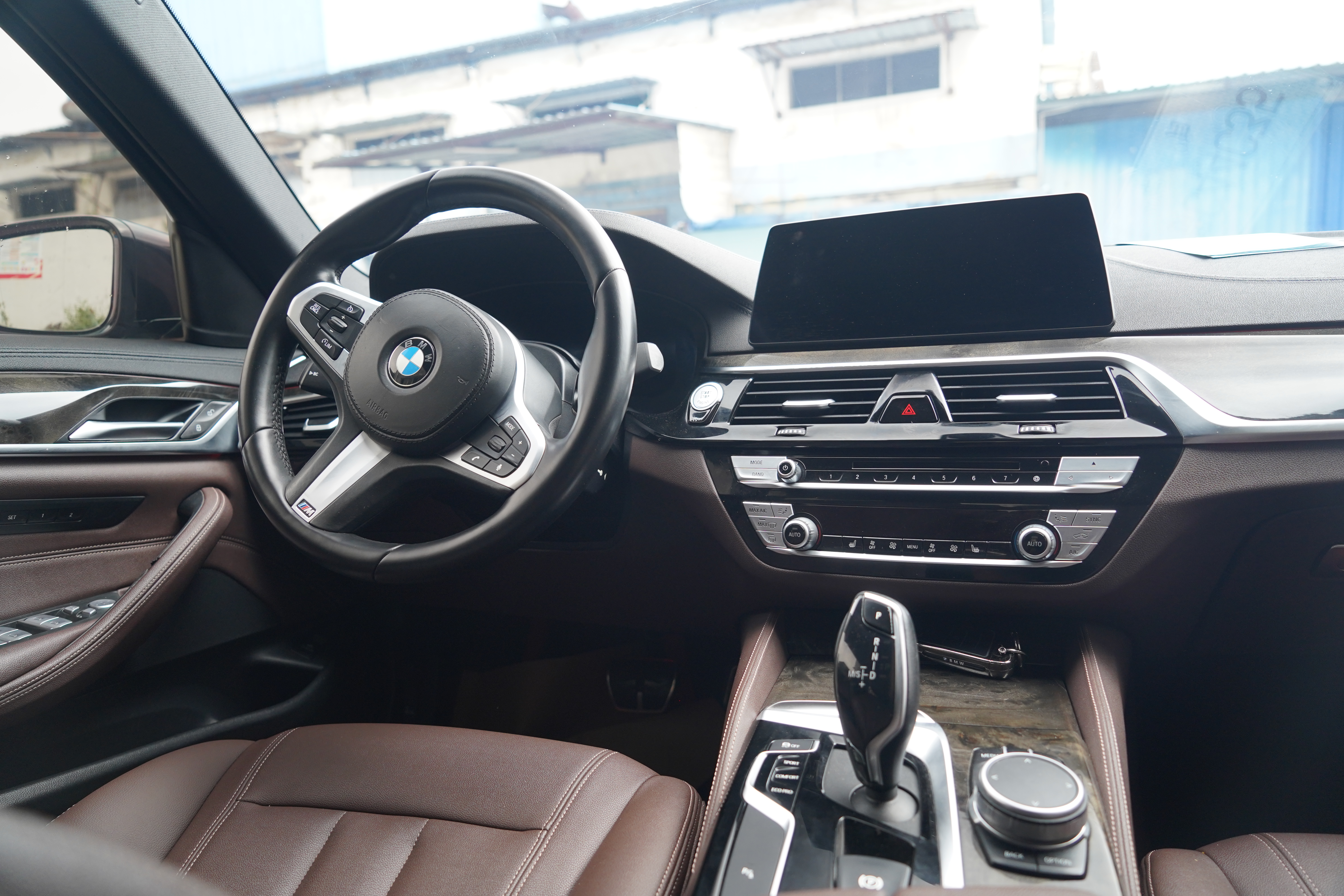 BMW 5 Series 2019 car image #13