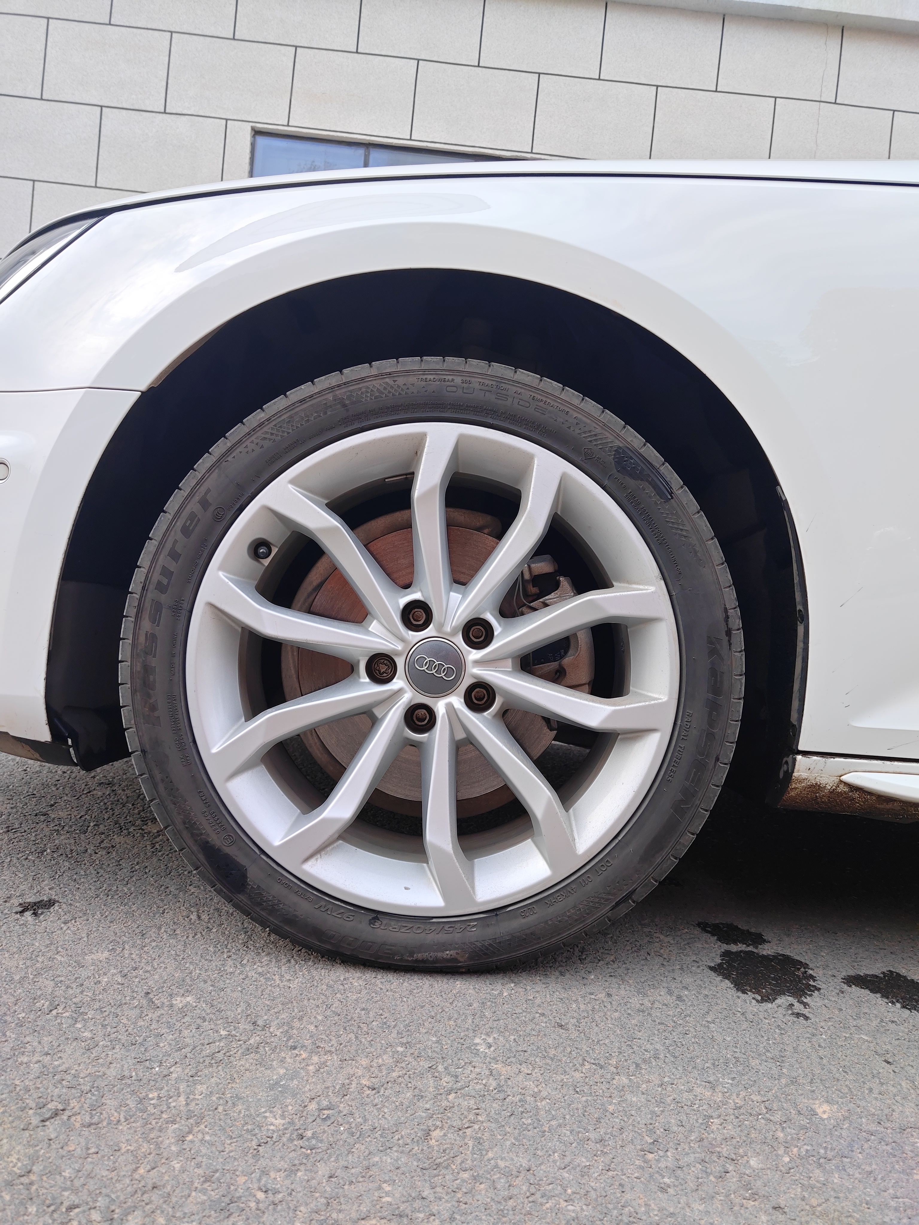 Audi A4L 2019 car image #13