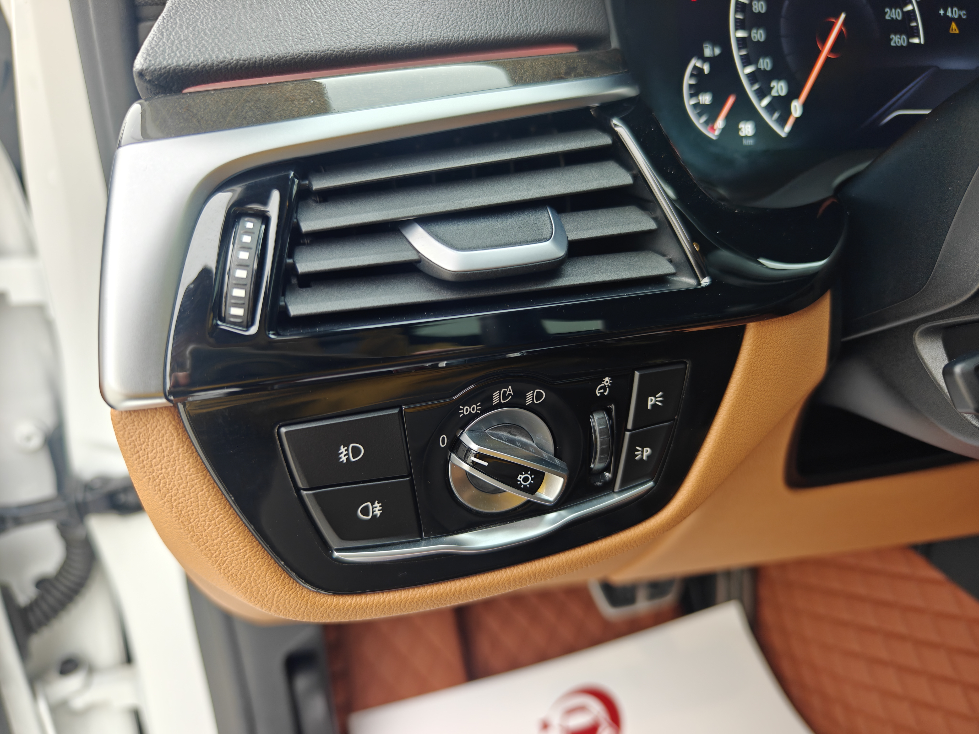 BMW 5 Series 2019 car image #13