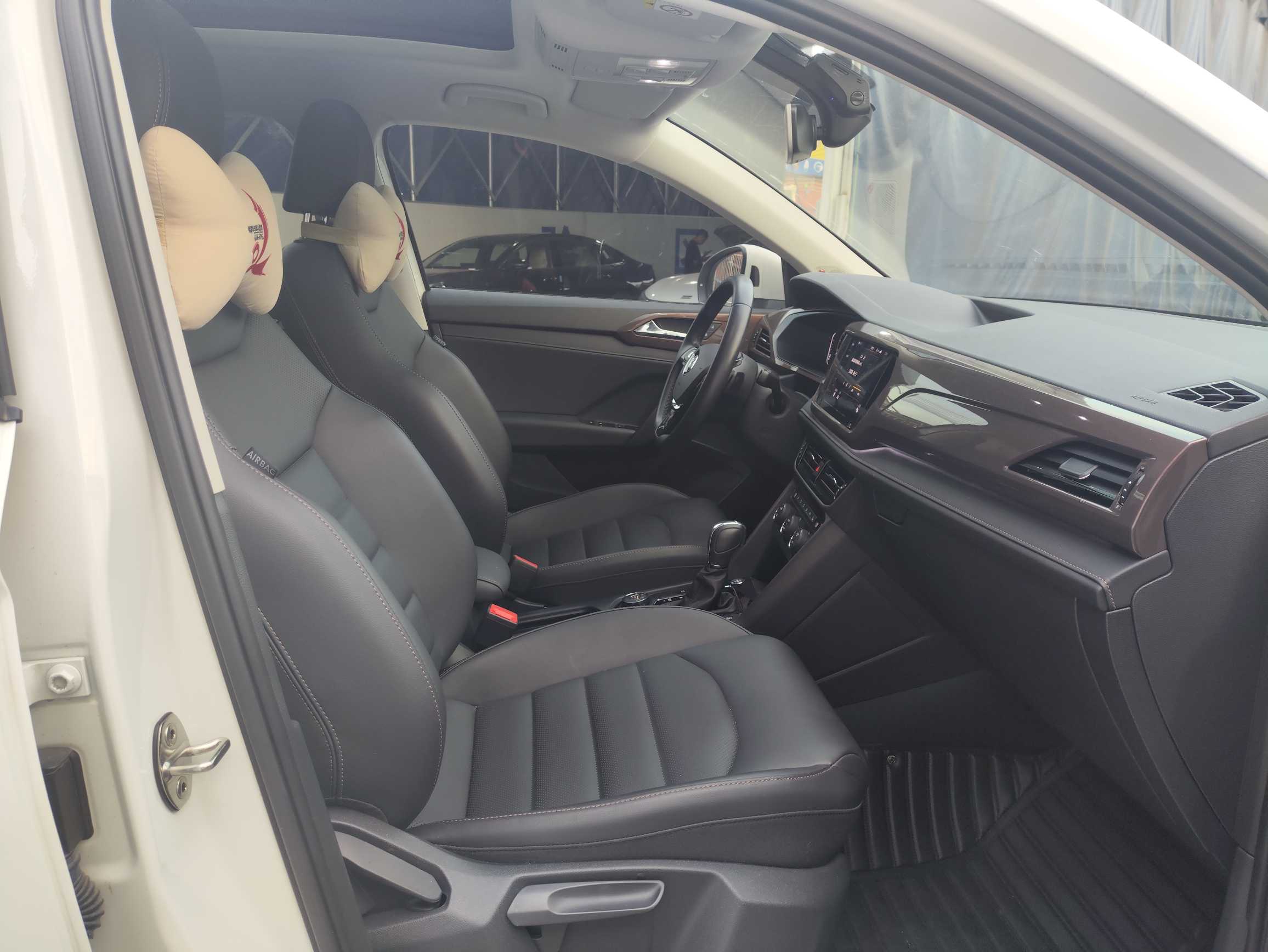 Volkswagen Tharu 2019 car image #13