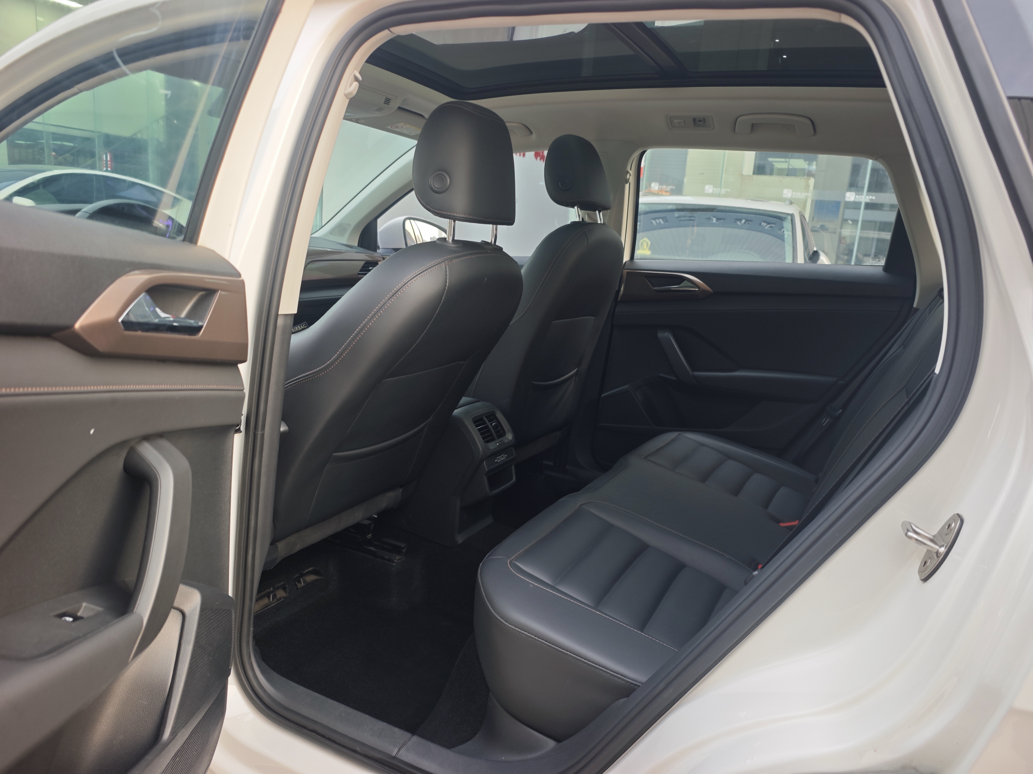 Volkswagen Tharu 2019 car image #13