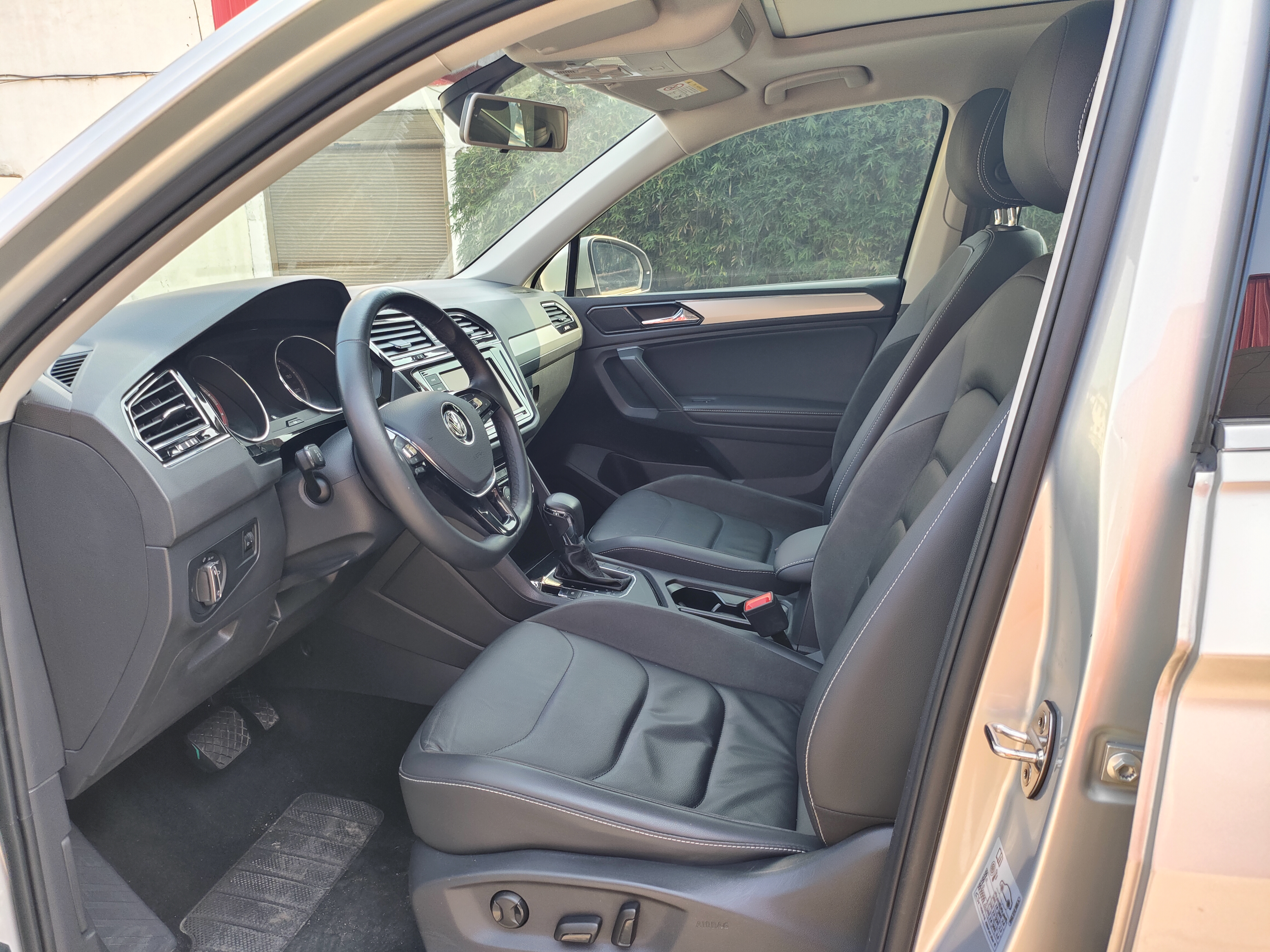 Volkswagen Tiguan L 2019 immagine di auto #13