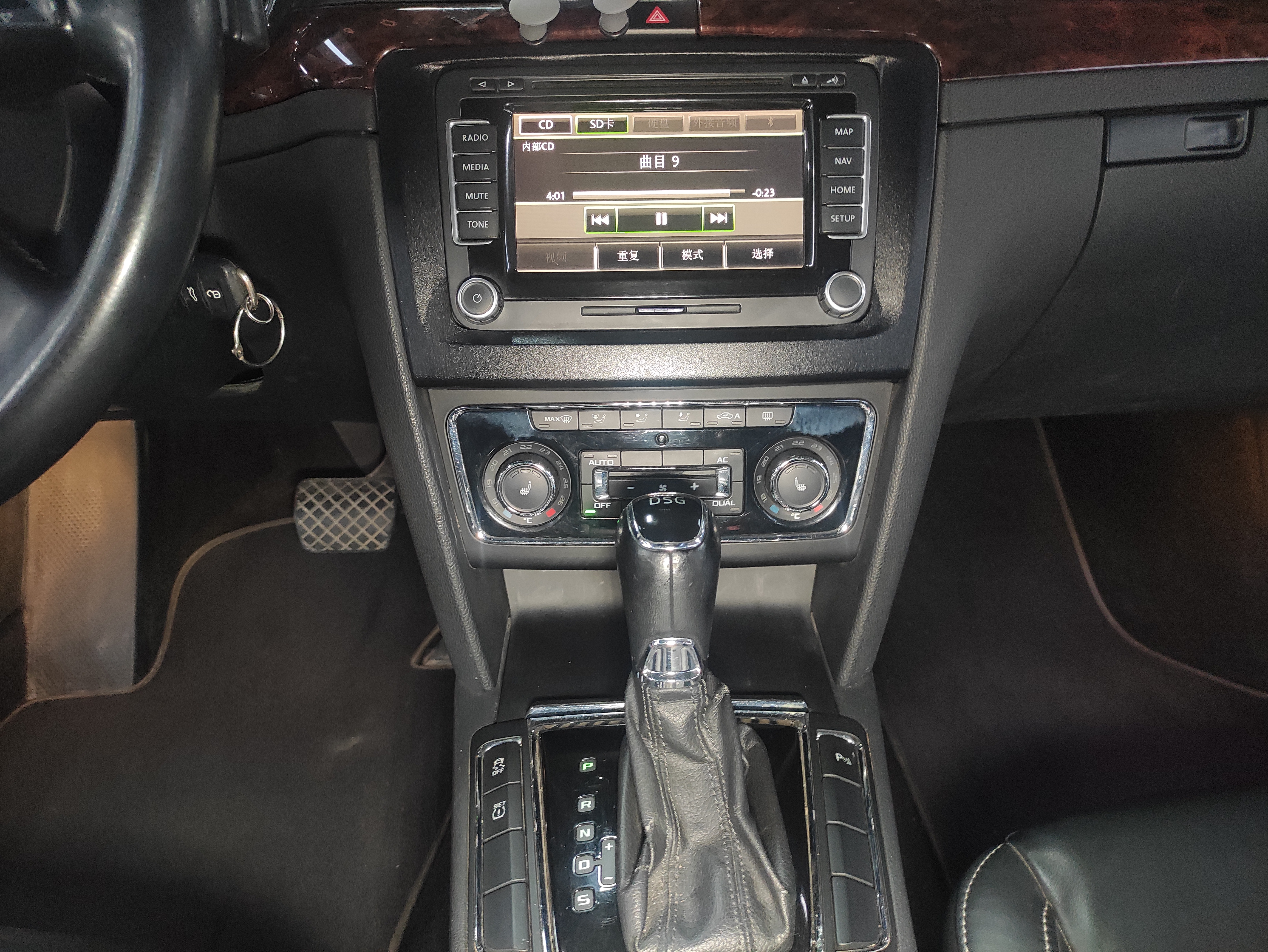 Skoda Superb Combi 2014 car image #13