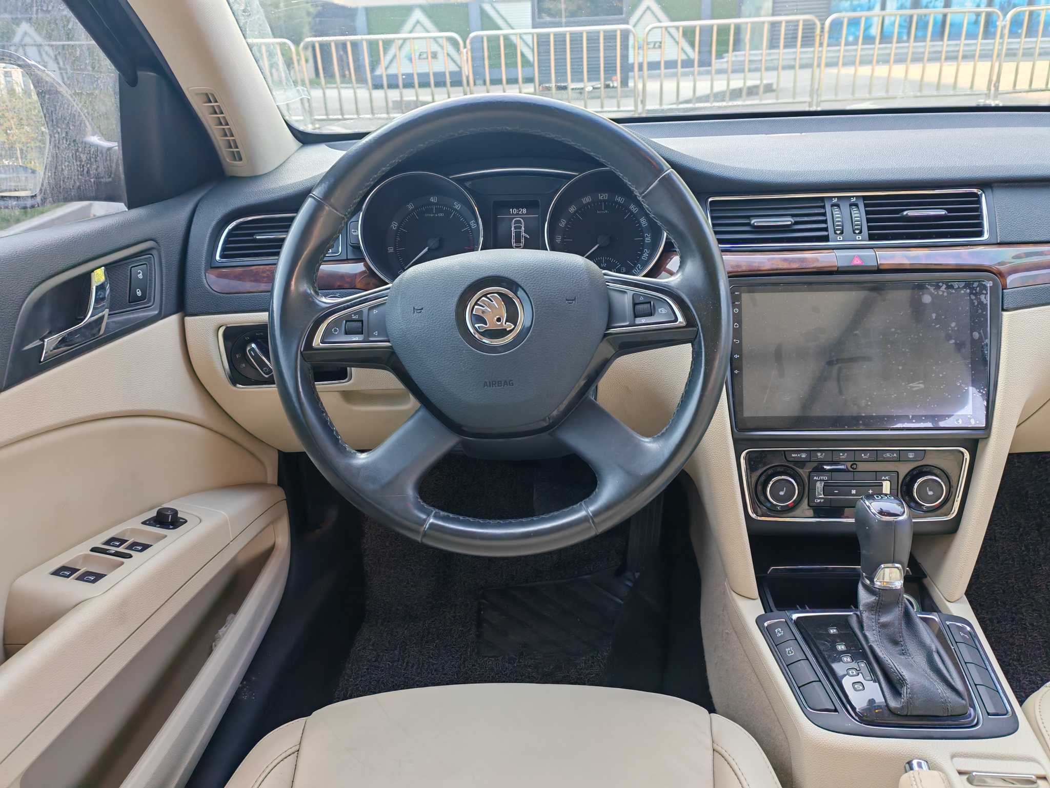 Skoda Superb Combi 2015 car image #13