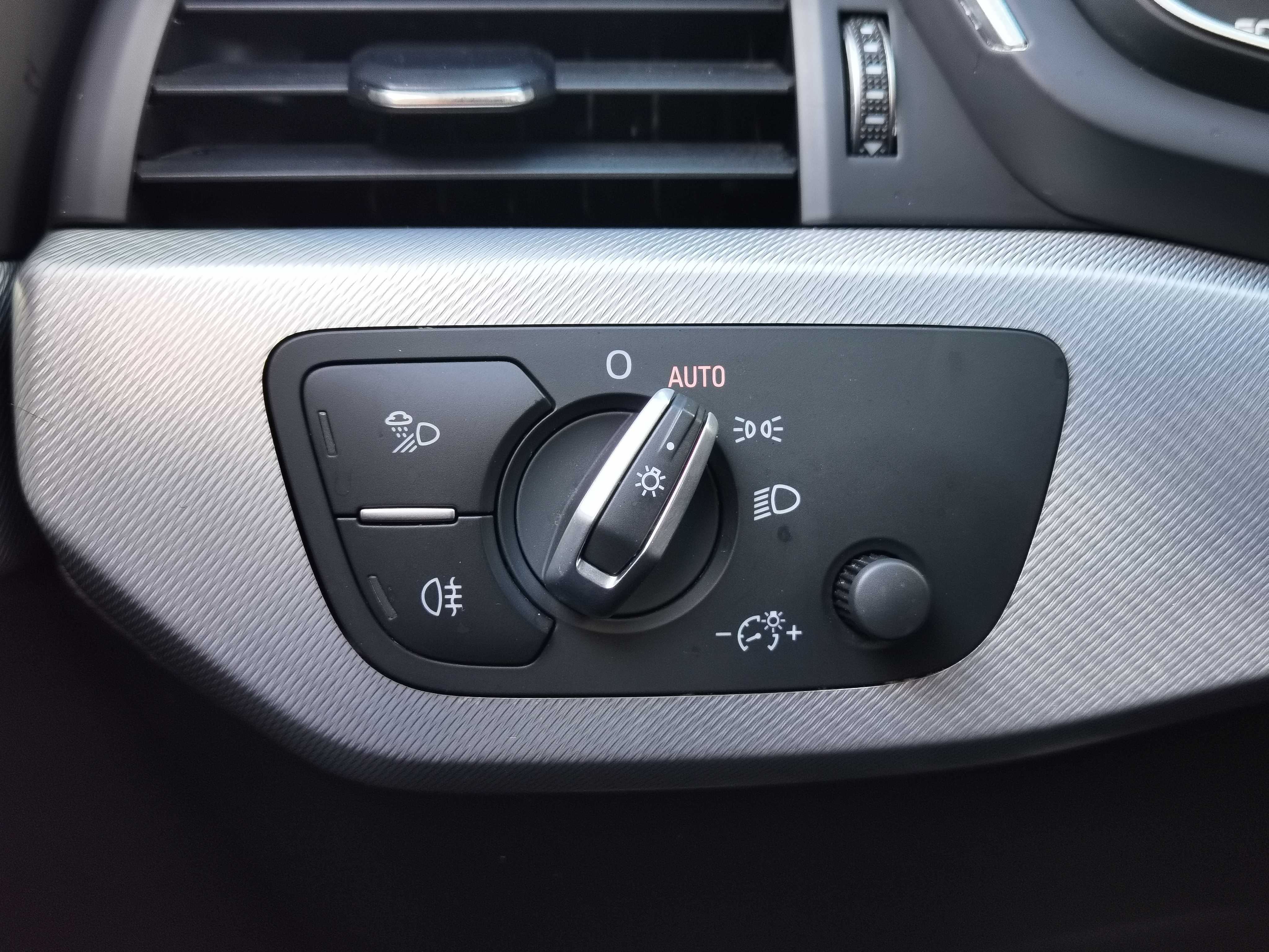 Audi A4 (Imported) 2019 #13 Audi A4 (Imported) 2019 car image #13