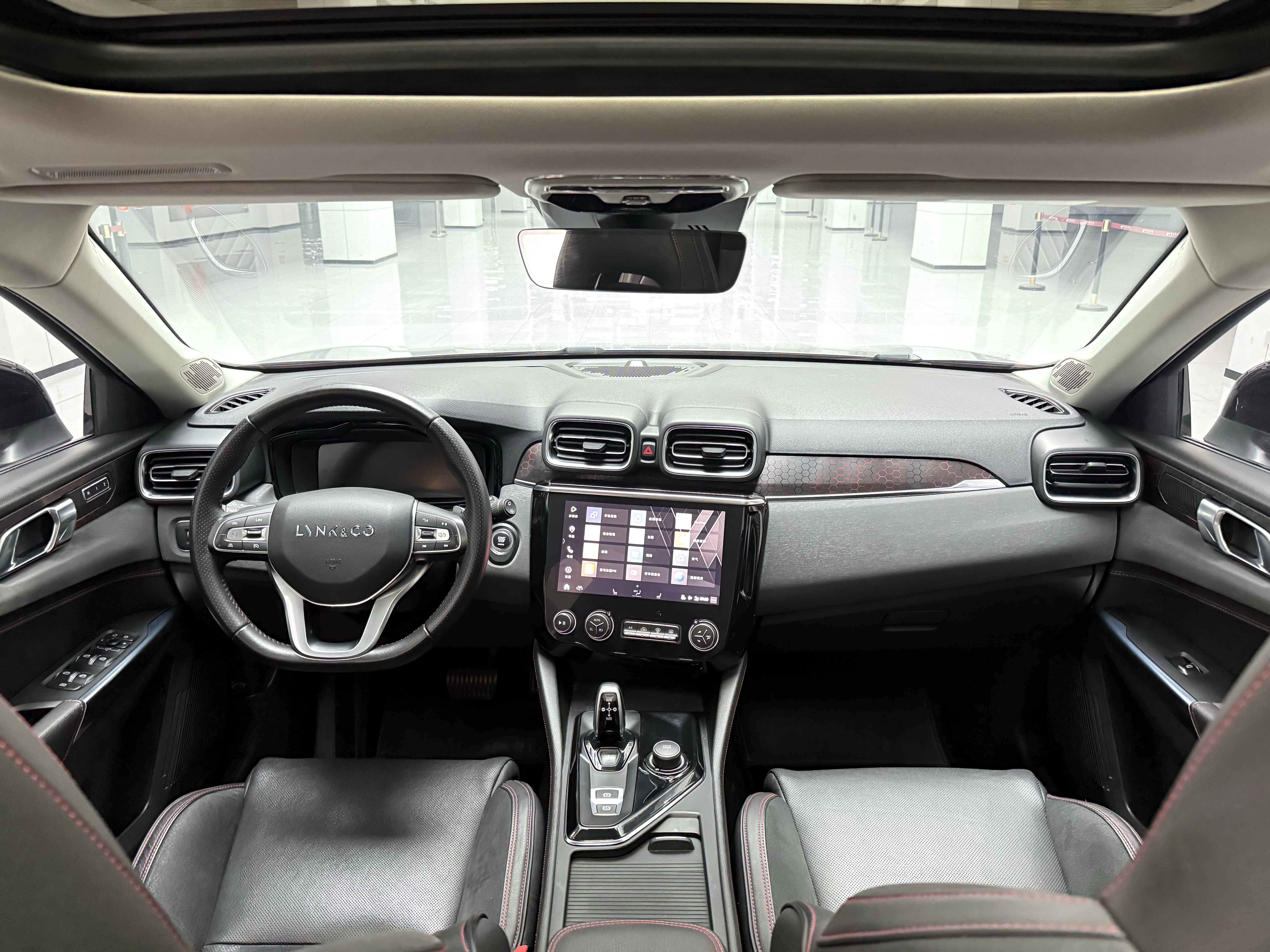 Lynk & Co 02 2019 car image #13