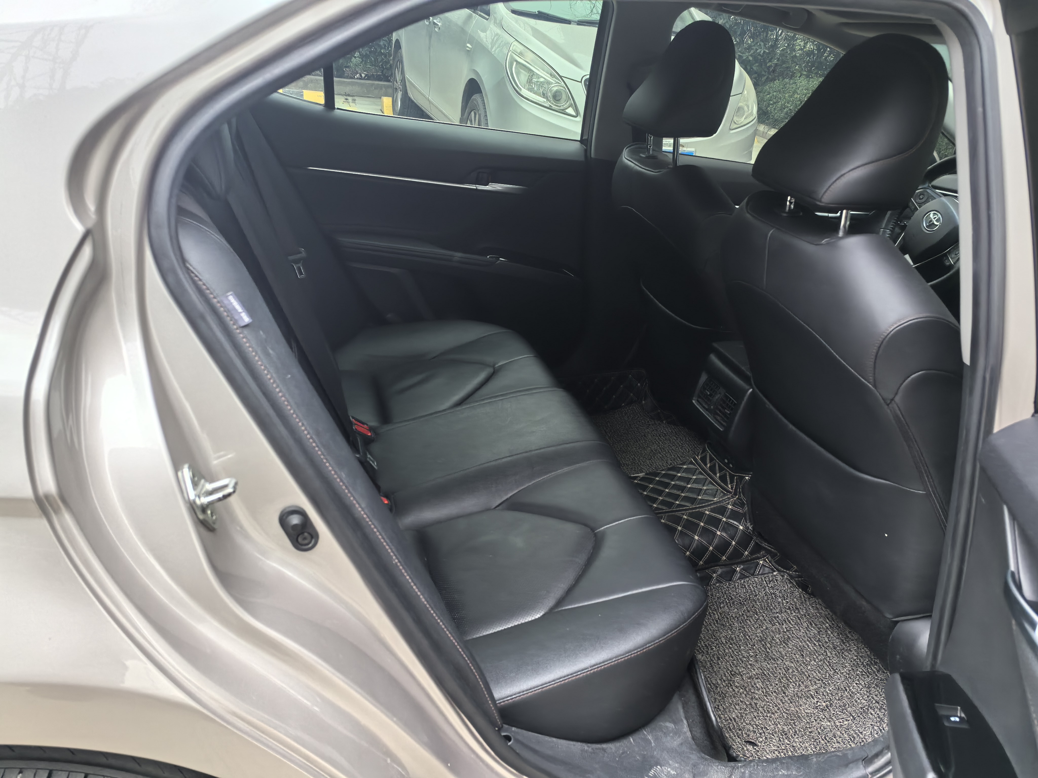 Toyota Camry 2020 car image #13