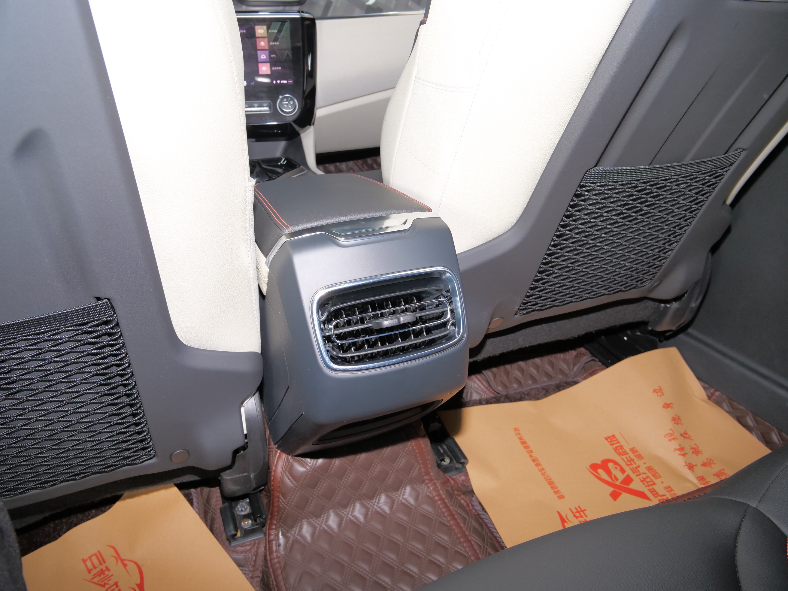 Lynk & Co 02 2019 car image #13