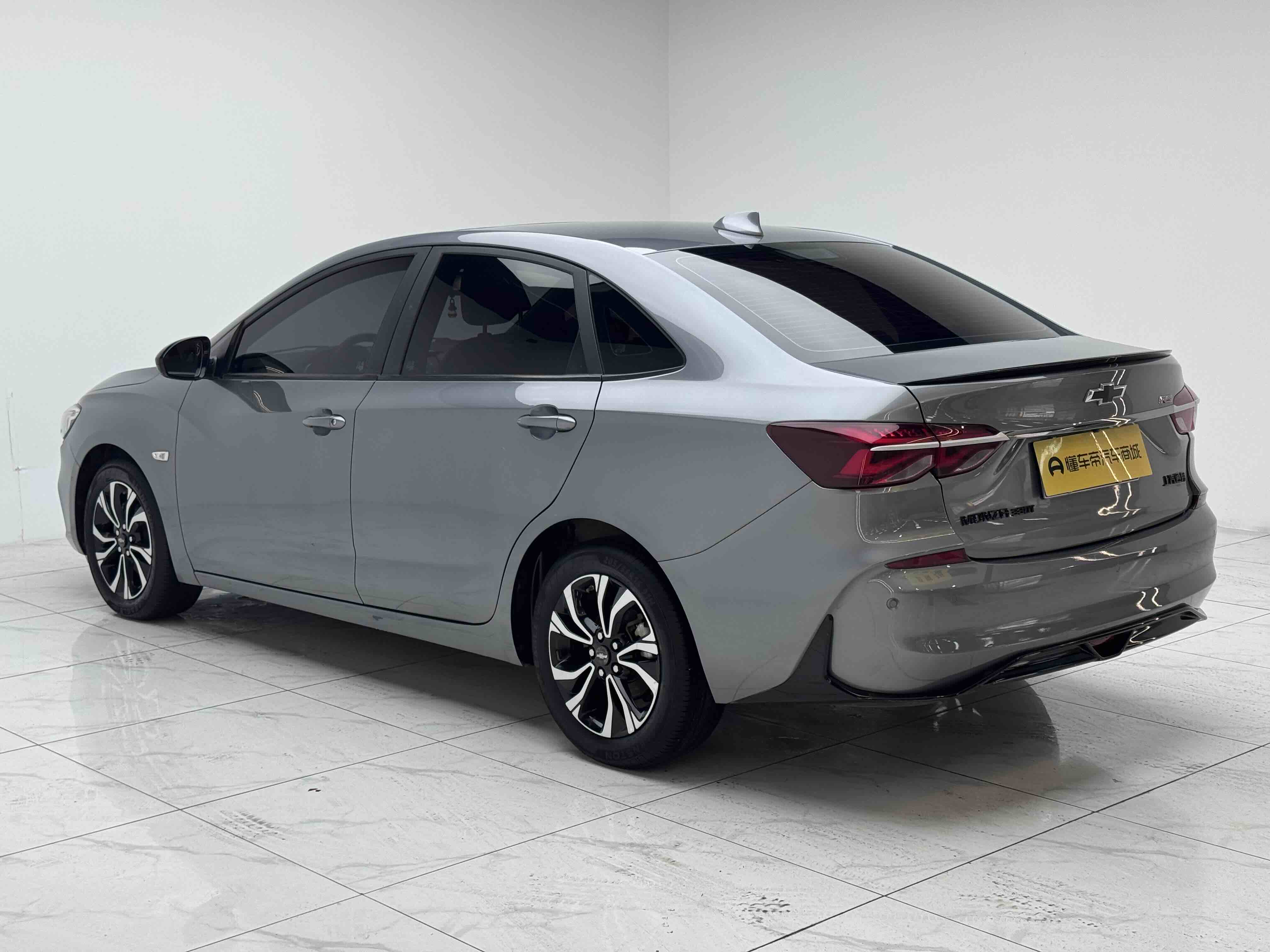 2019 car image #13