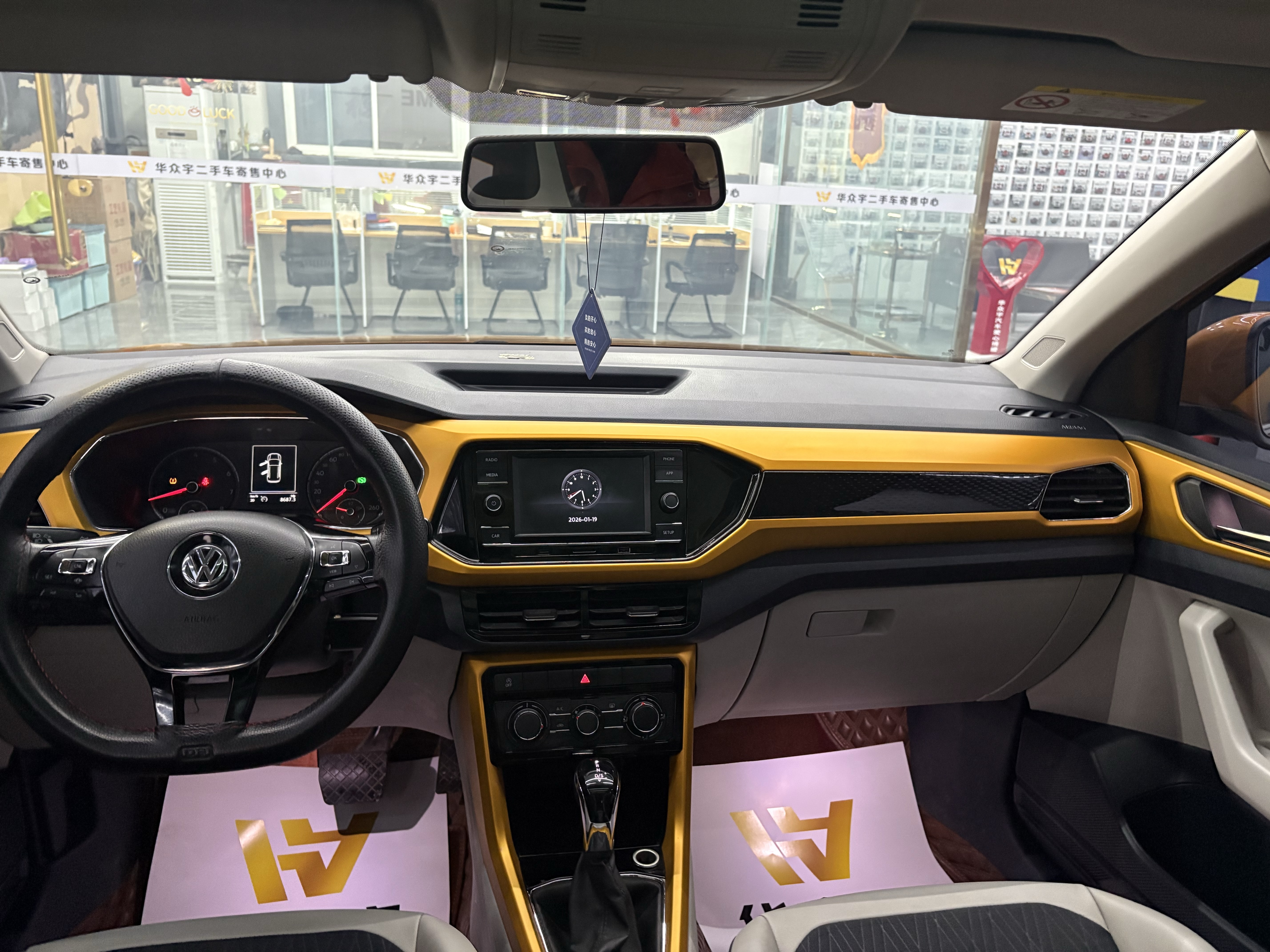 Volkswagen 2019 car image #13