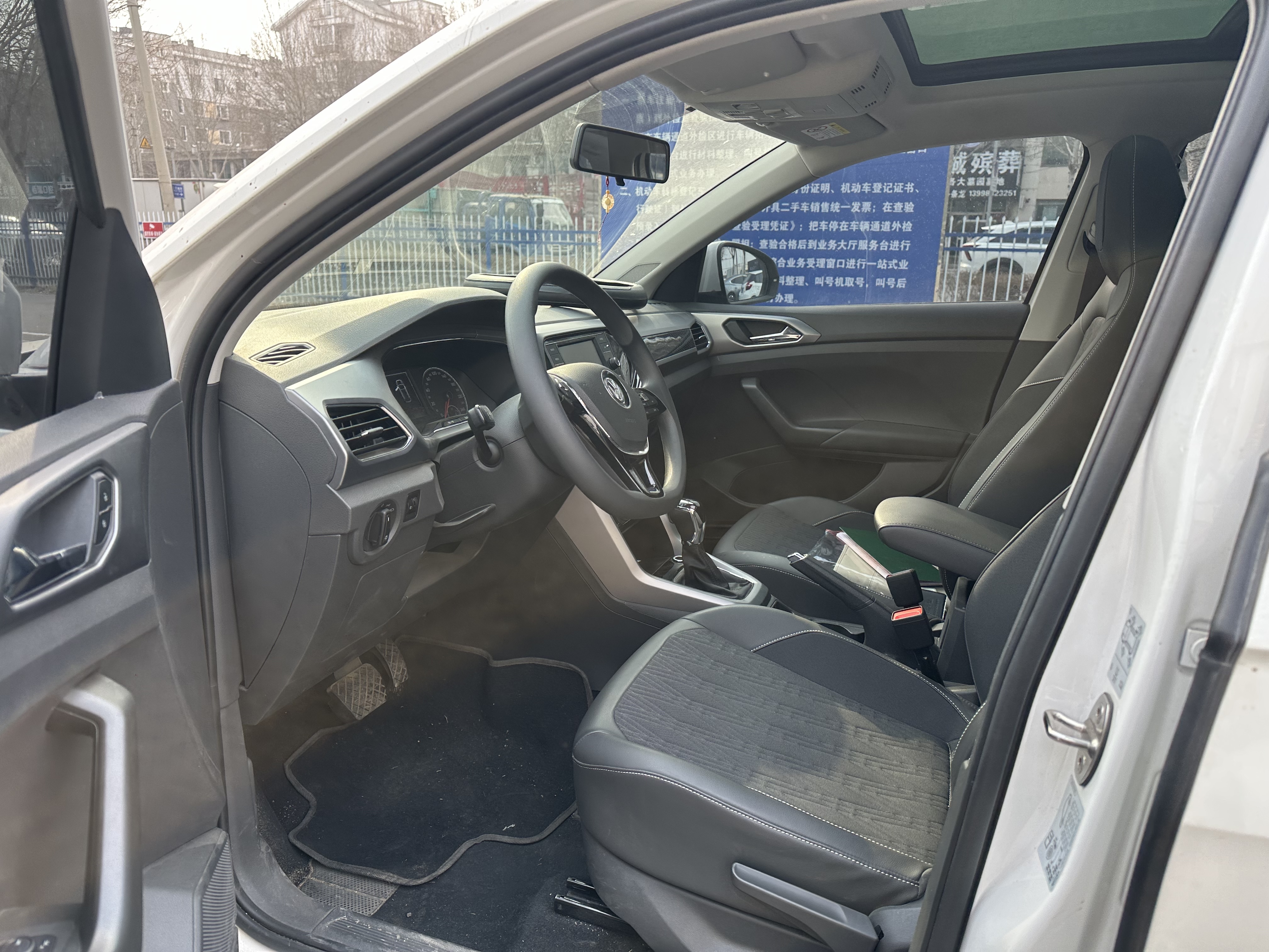 Volkswagen T-Cross 2019 car image #13