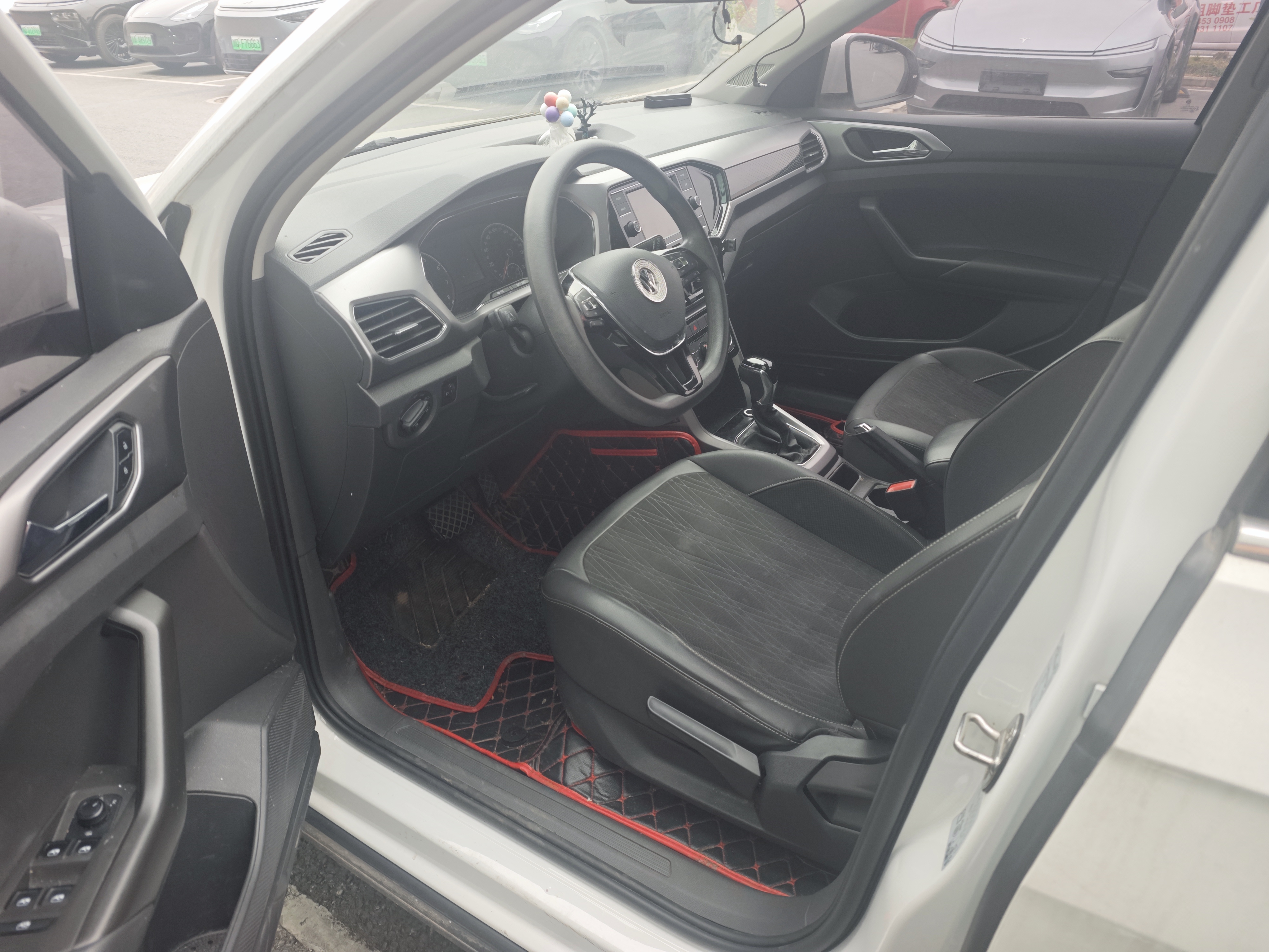 Volkswagen T-Cross 2019 car image #13